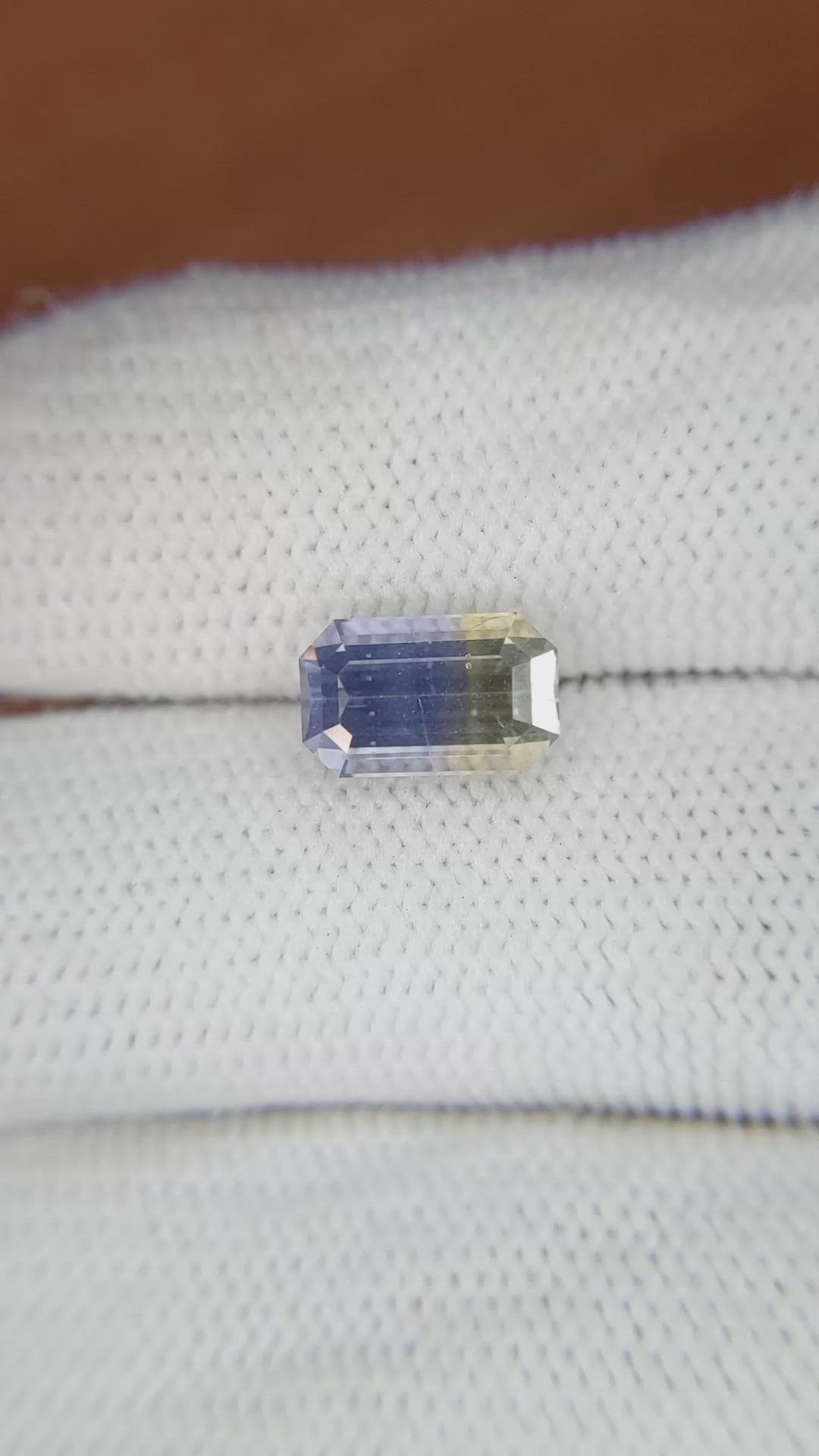 3.40 Ct. Bi Color Sapphire from Ceylon (Sri Lanka) Size Video