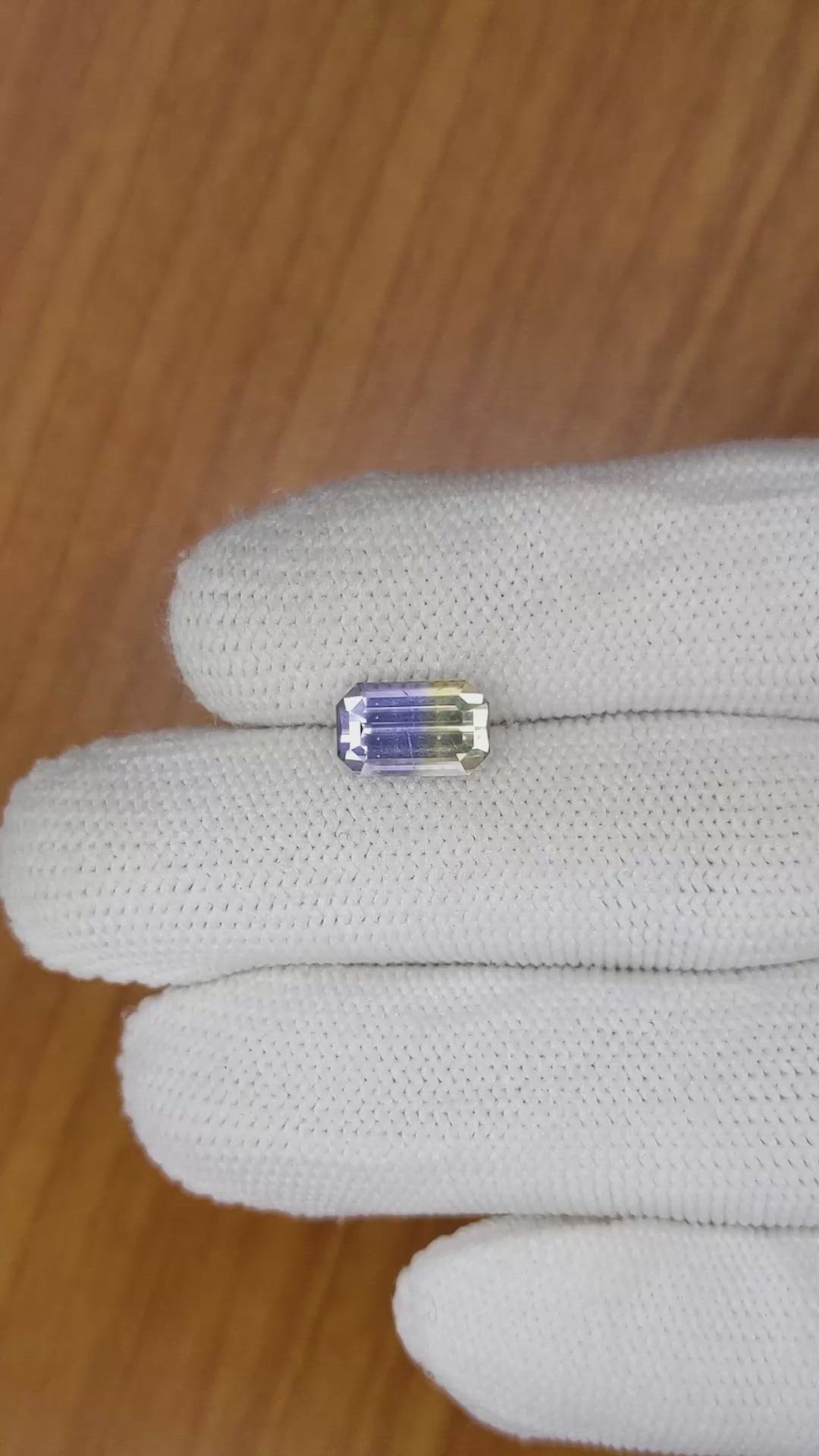 3.40 Ct. Bi Color Sapphire from Ceylon (Sri Lanka) Size Video