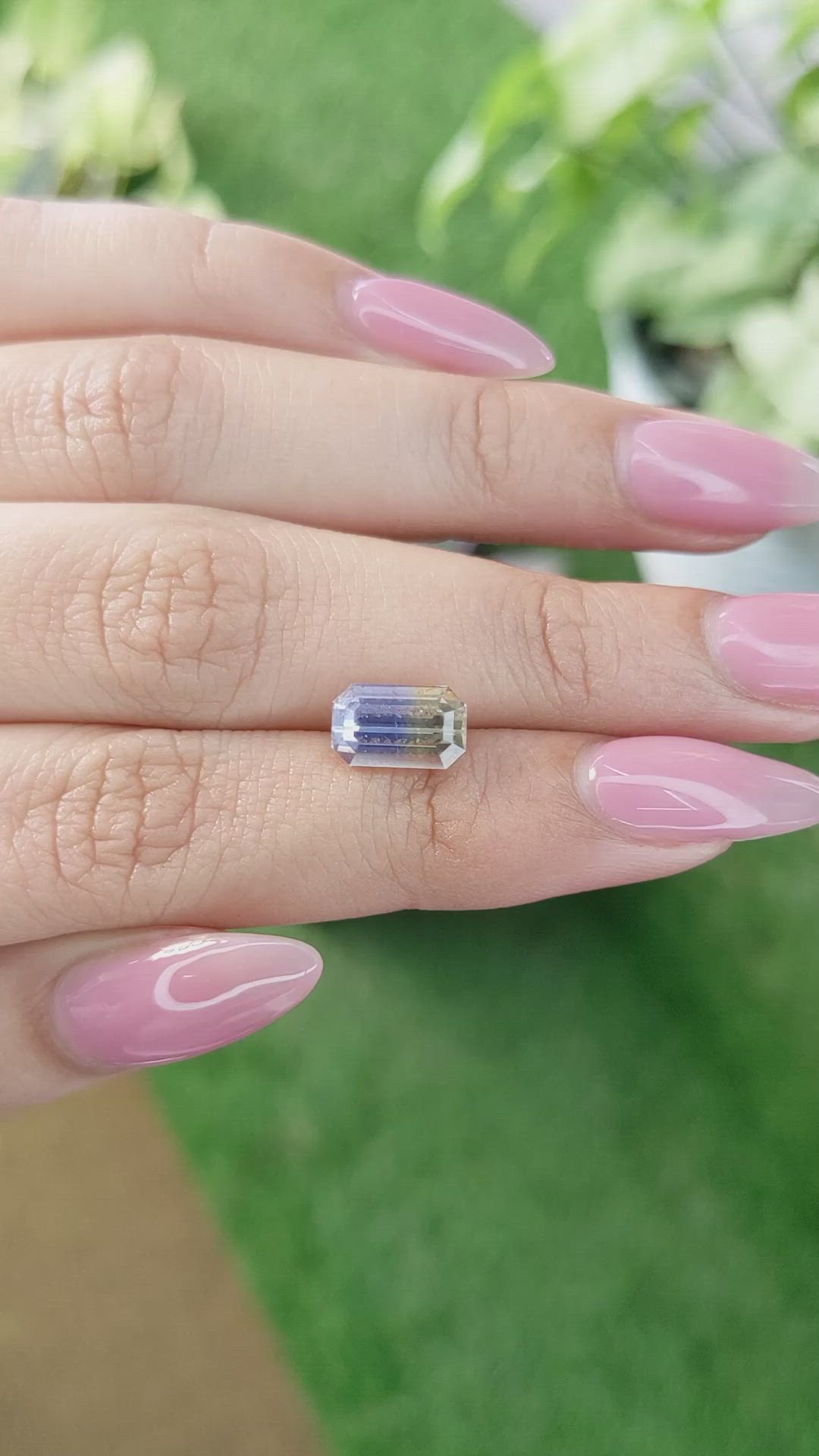 3.40 Ct. Bi Color Sapphire from Ceylon (Sri Lanka) Size Video