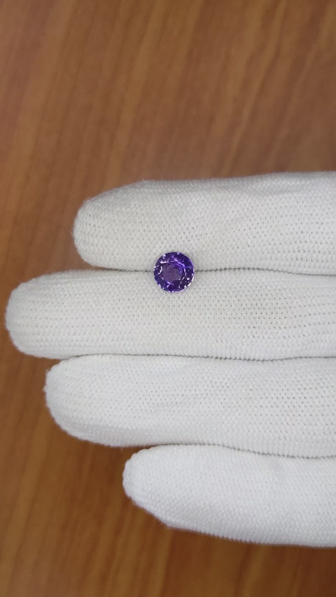 1.48 Ct. Bi Color Sapphire from Ceylon (Sri Lanka) Size Video
