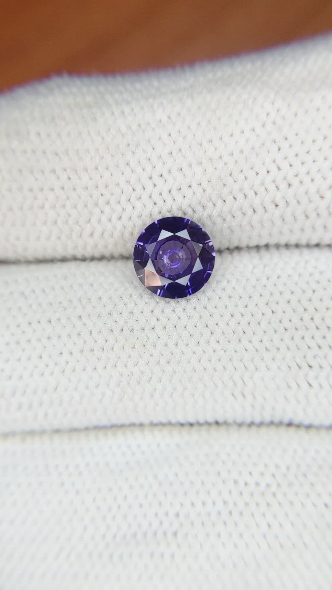 1.48 Ct. Bi Color Sapphire from Ceylon (Sri Lanka) Size Video