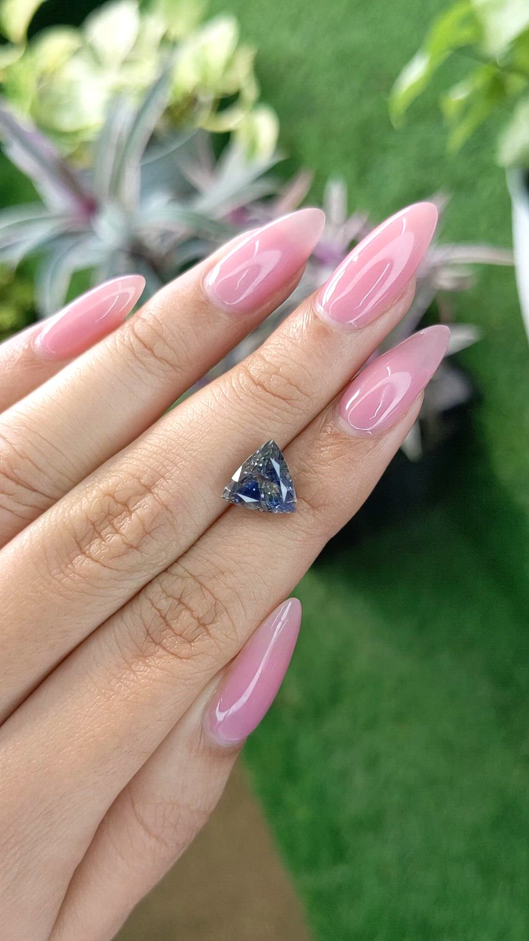 4.10 Ct. Bi Color Sapphire from Ceylon (Sri Lanka) Size Video