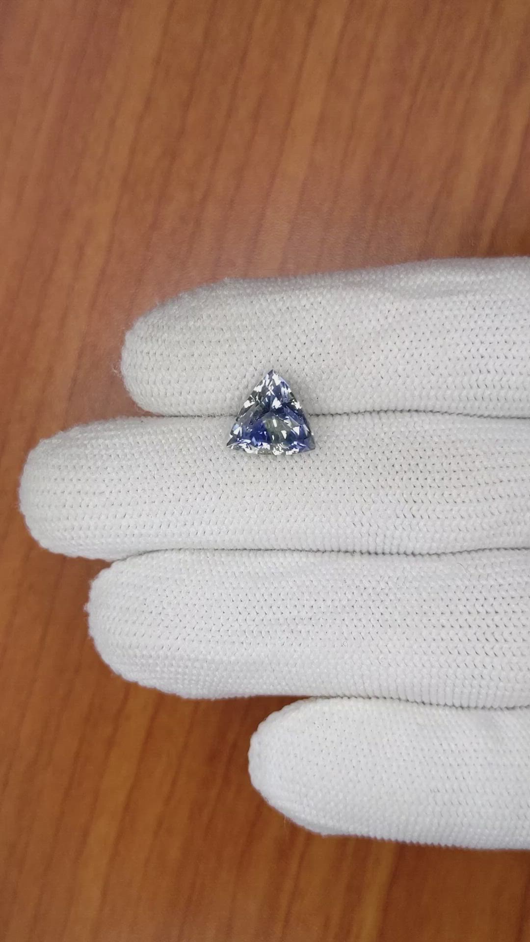 4.10 Ct. Bi Color Sapphire from Ceylon (Sri Lanka) Size Video