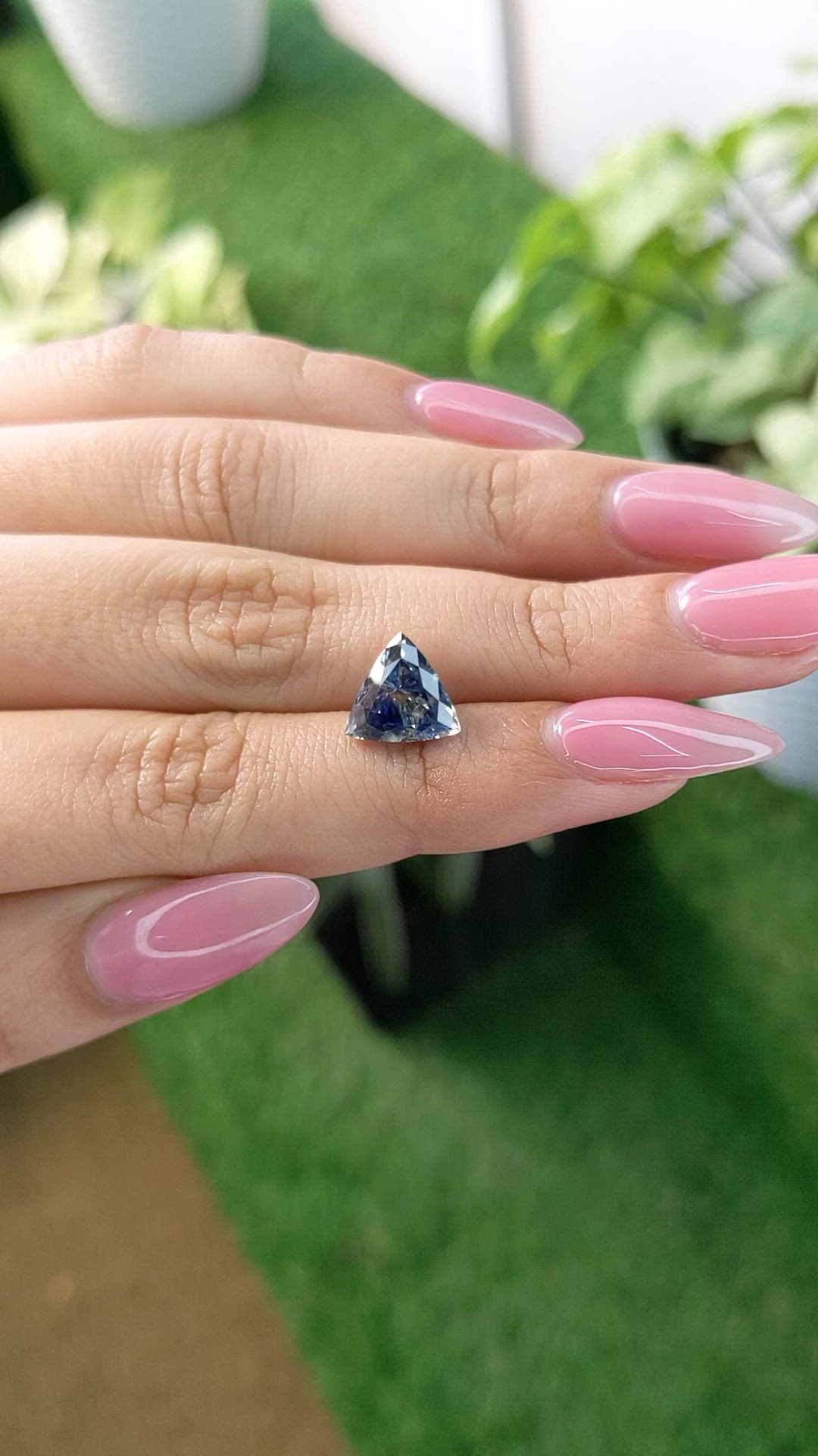 4.10 Ct. Bi Color Sapphire from Ceylon (Sri Lanka) Size Video