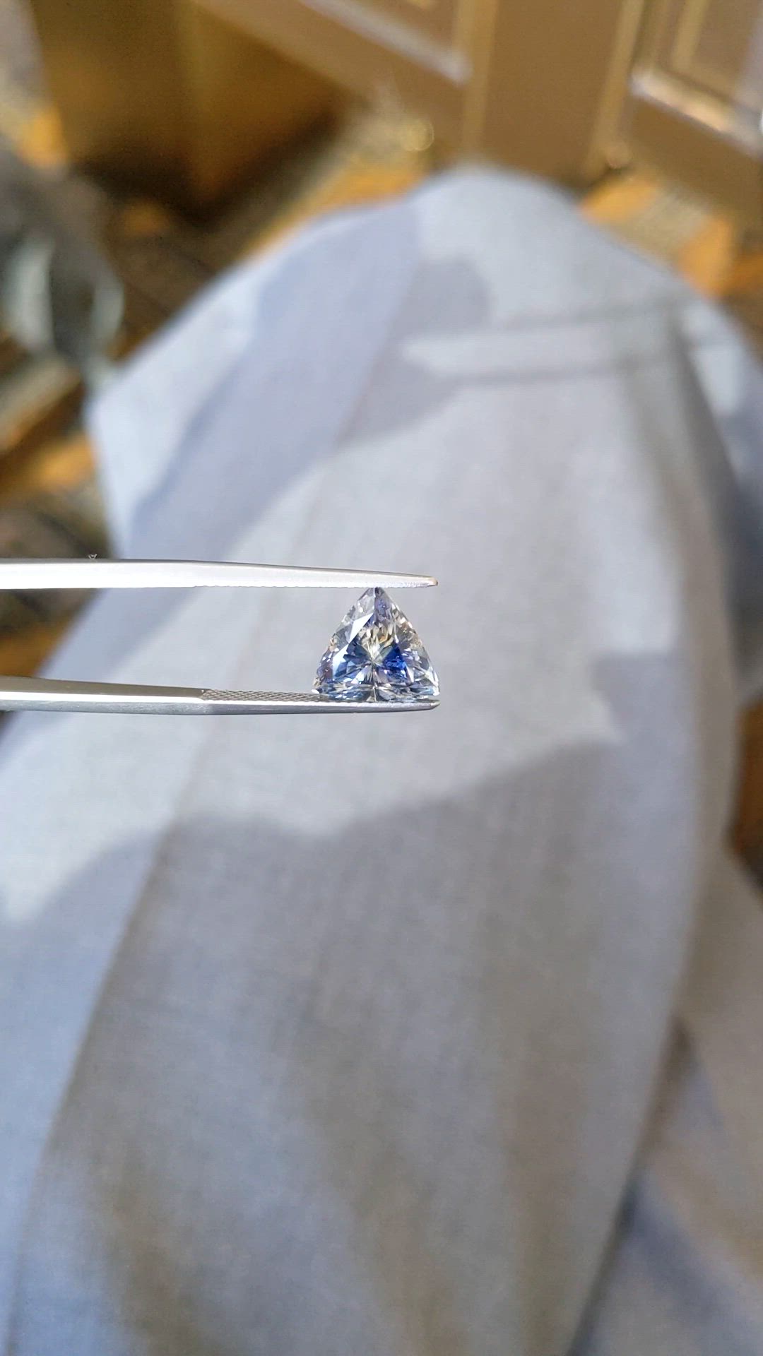4.10 Ct. Bi Color Sapphire from Ceylon (Sri Lanka) Size Video