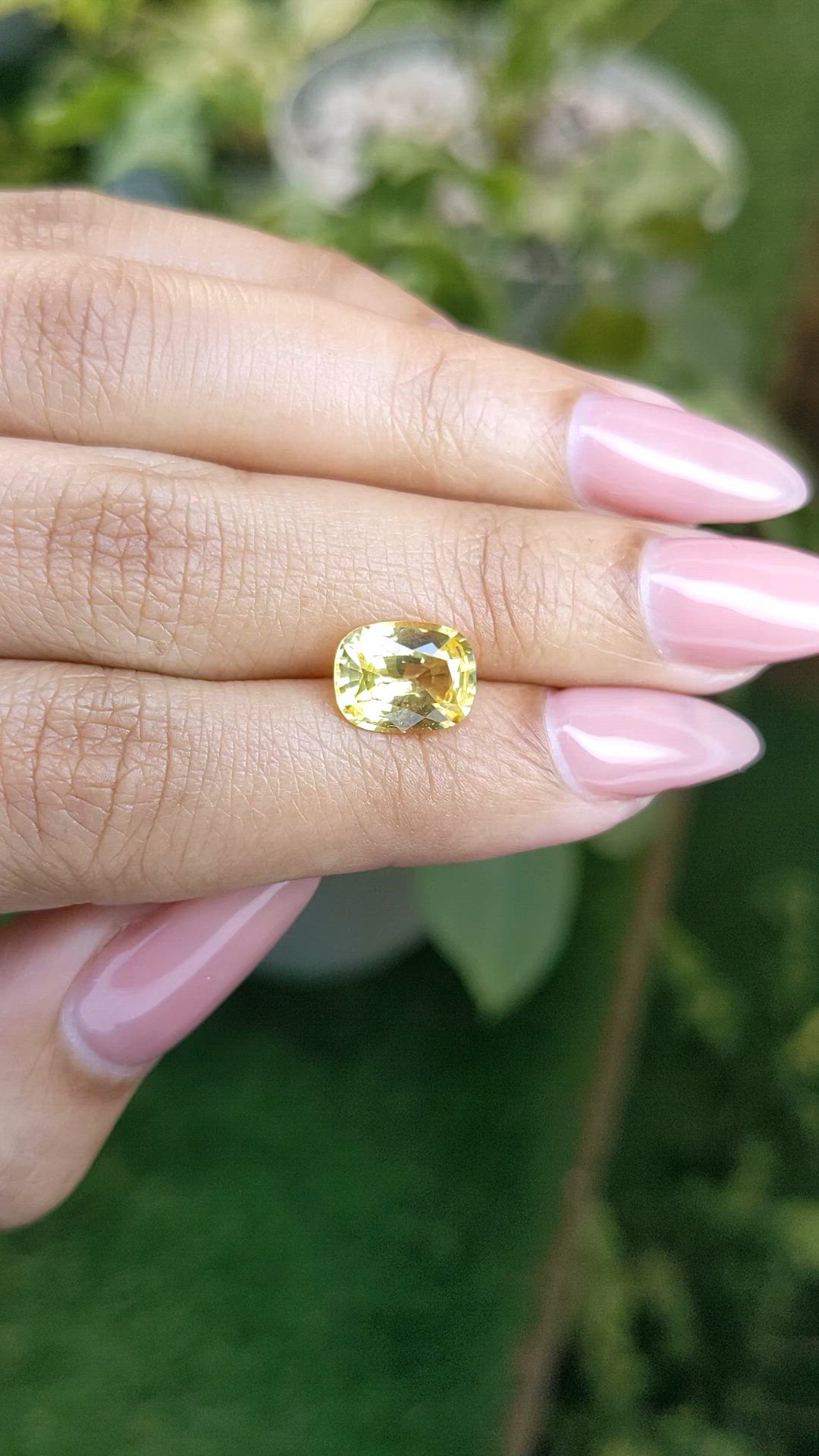3.18 Ct. Yellow Sapphire from Ceylon (Sri Lanka) Size Video