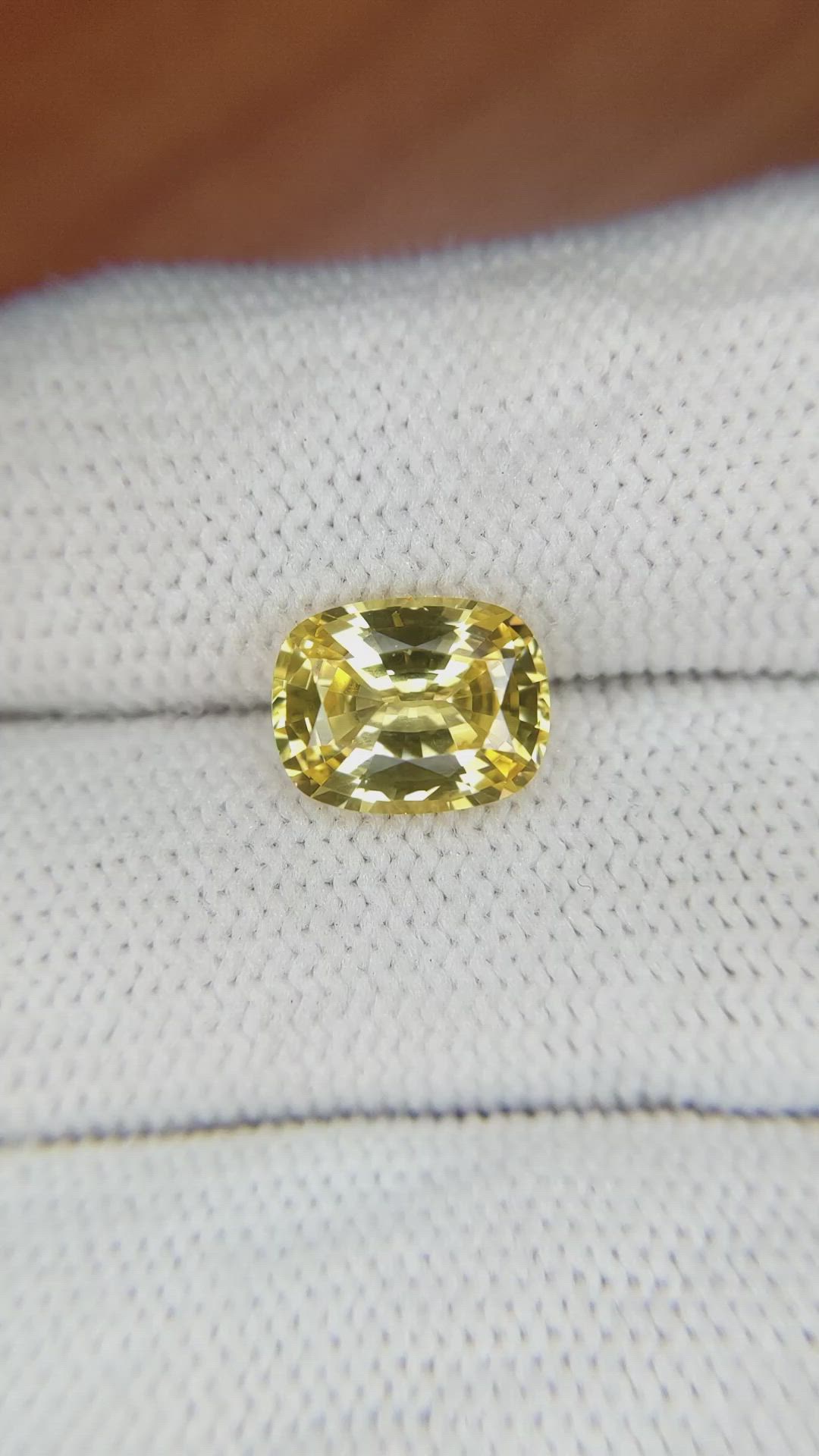 3.18 Ct. Yellow Sapphire from Ceylon (Sri Lanka) Size Video