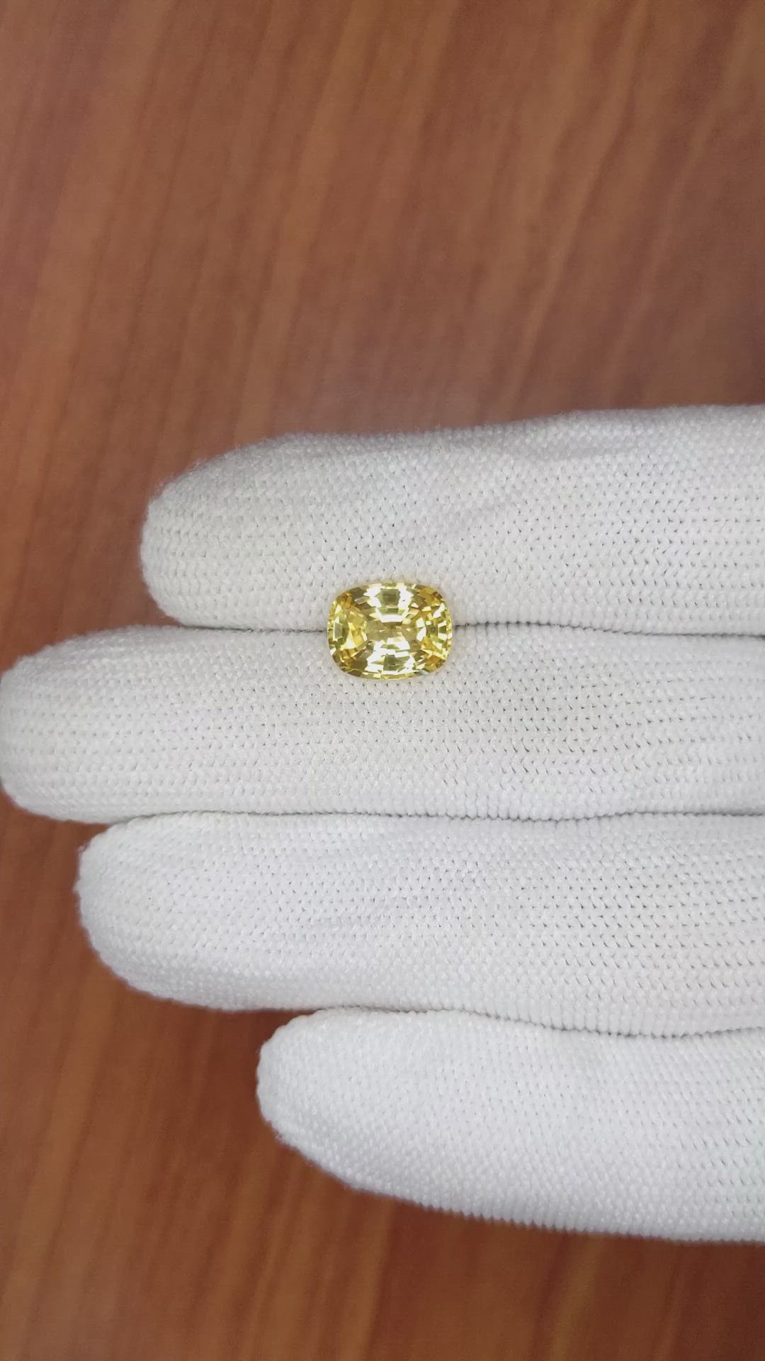 3.18 Ct. Yellow Sapphire from Ceylon (Sri Lanka) Size Video