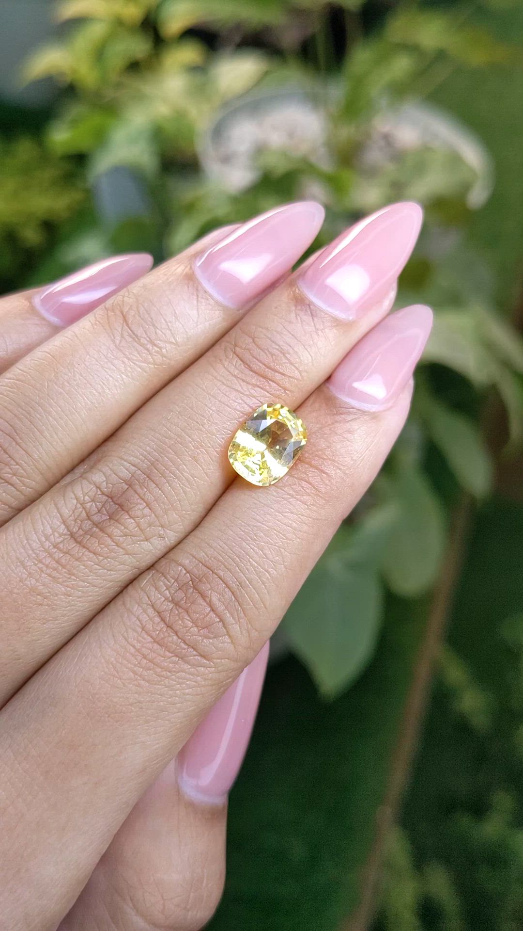3.18 Ct. Yellow Sapphire from Ceylon (Sri Lanka) Size Video