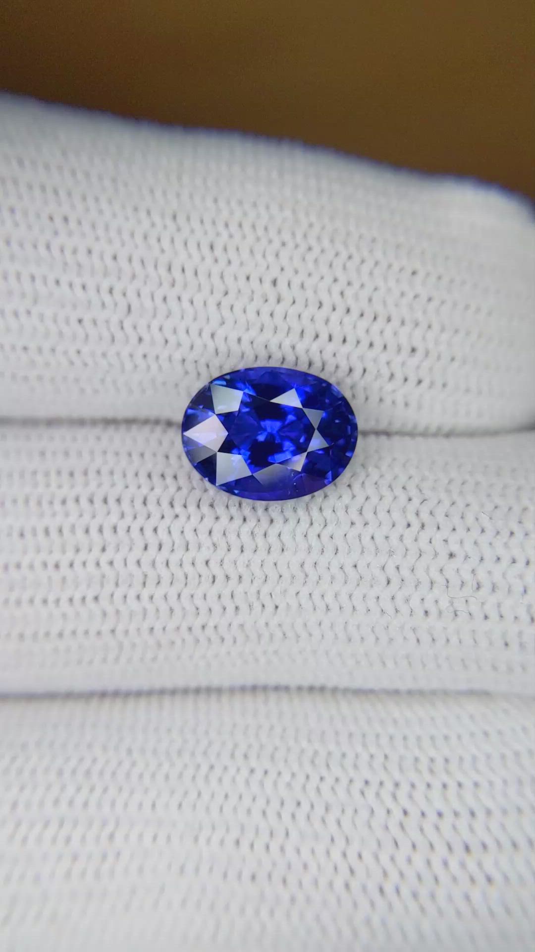 3.32 Ct. Blue Sapphire from Ceylon (Sri Lanka) Size Video