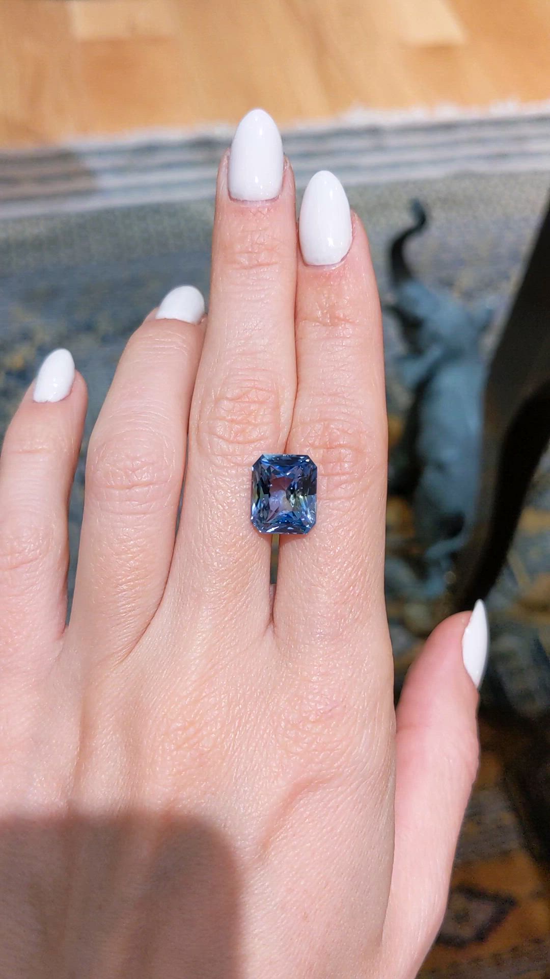 8.14 Ct. Bi Color Sapphire from Ceylon (Sri Lanka) Size Video