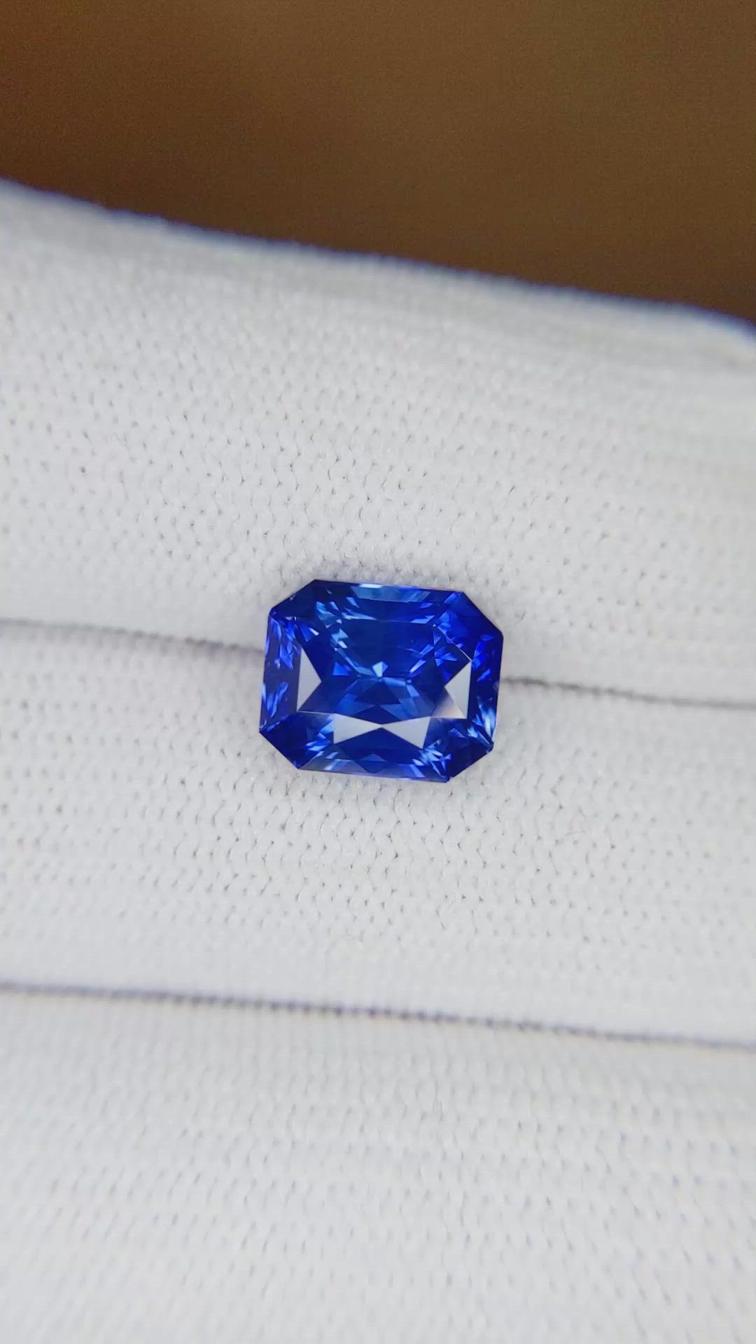 4.08 Ct. Blue Sapphire from Ceylon (Sri Lanka) Size Video