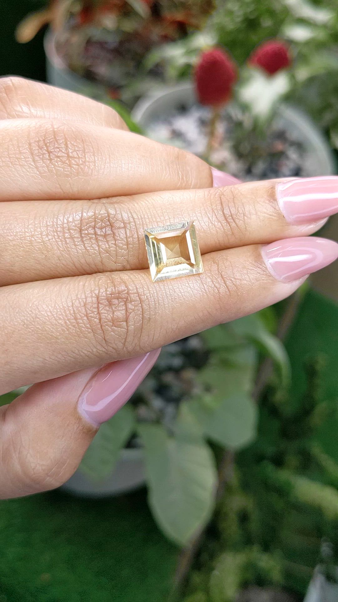 5.27 Ct. Yellow Sapphire from Ceylon (Sri Lanka) Size Video