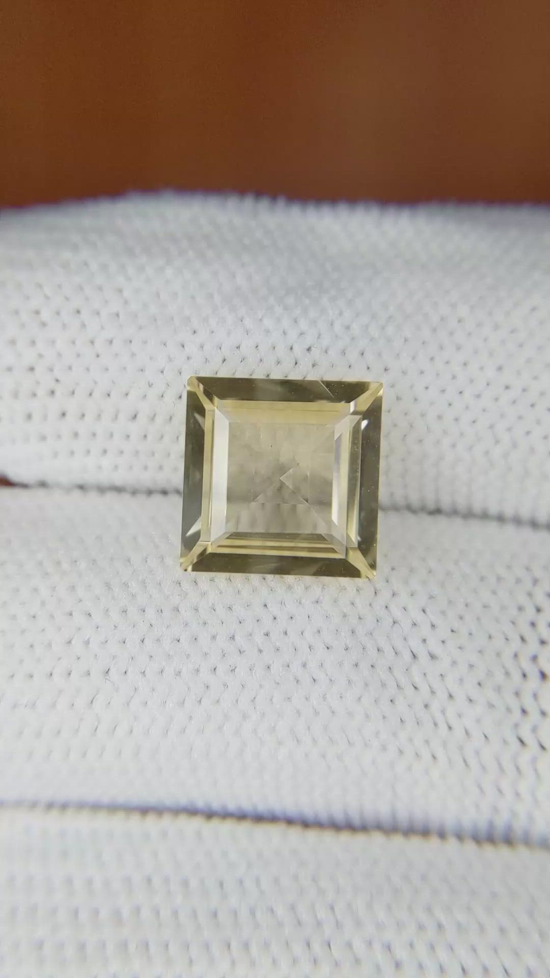 5.27 Ct. Yellow Sapphire from Ceylon (Sri Lanka) Size Video