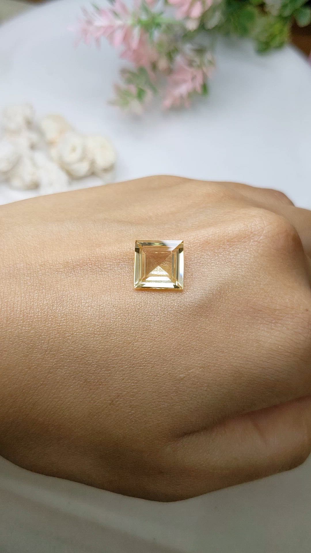 5.27 Ct. Yellow Sapphire from Ceylon (Sri Lanka) Size Video