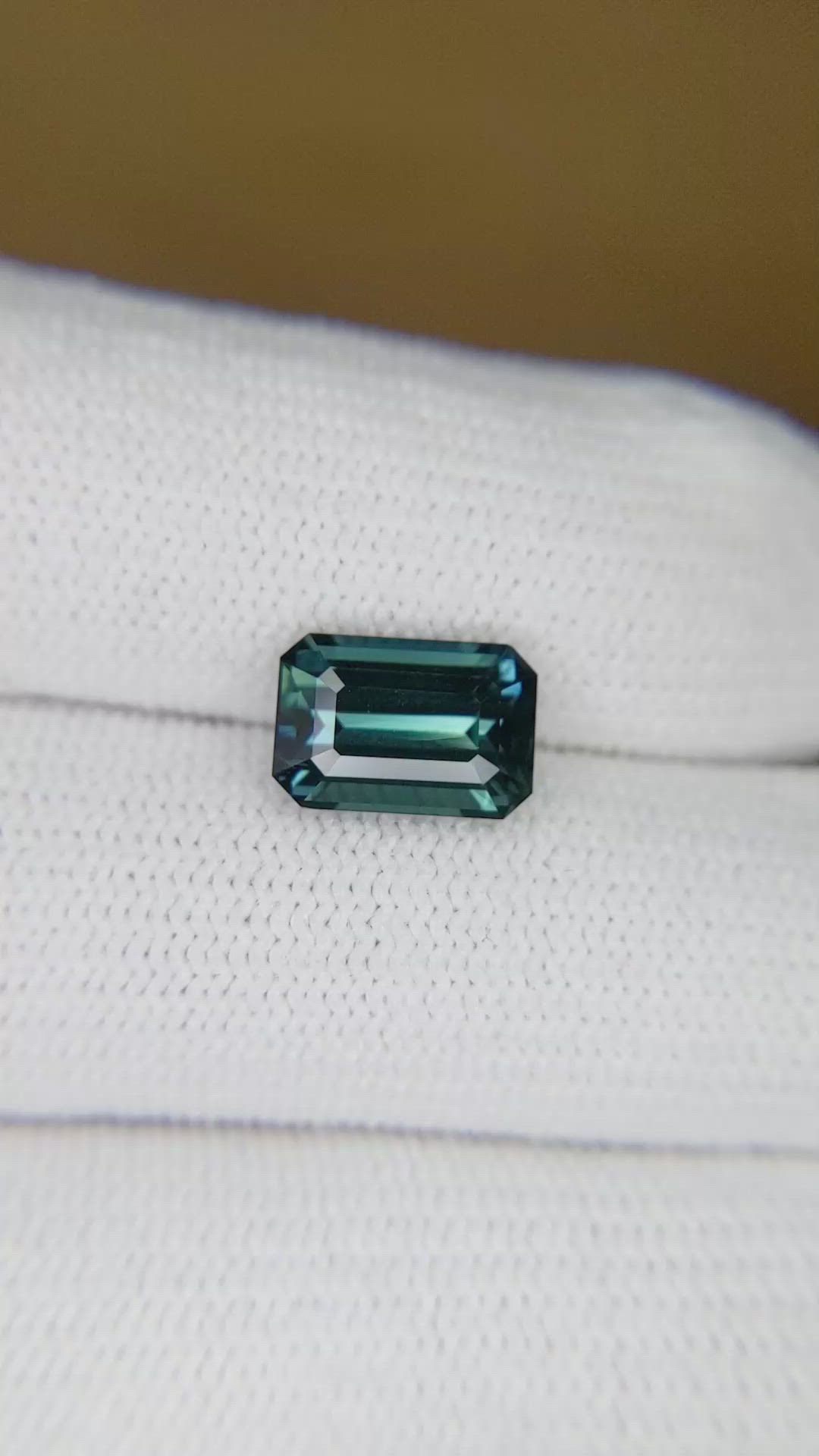 3.51 Ct. Greenish Blue Sapphire from Ceylon (Sri Lanka) Size Video