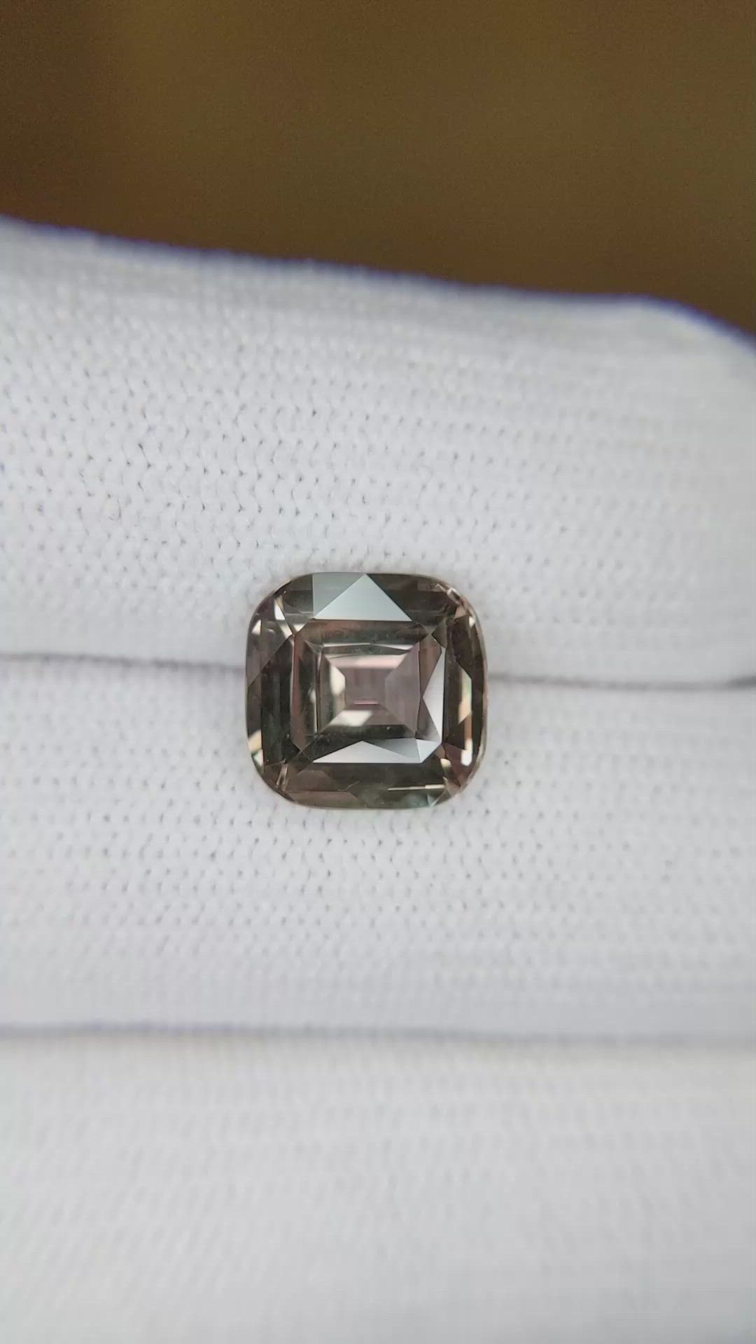 4.00 Ct. Yellowish Brown Sapphire from Ceylon (Sri Lanka) Size Video