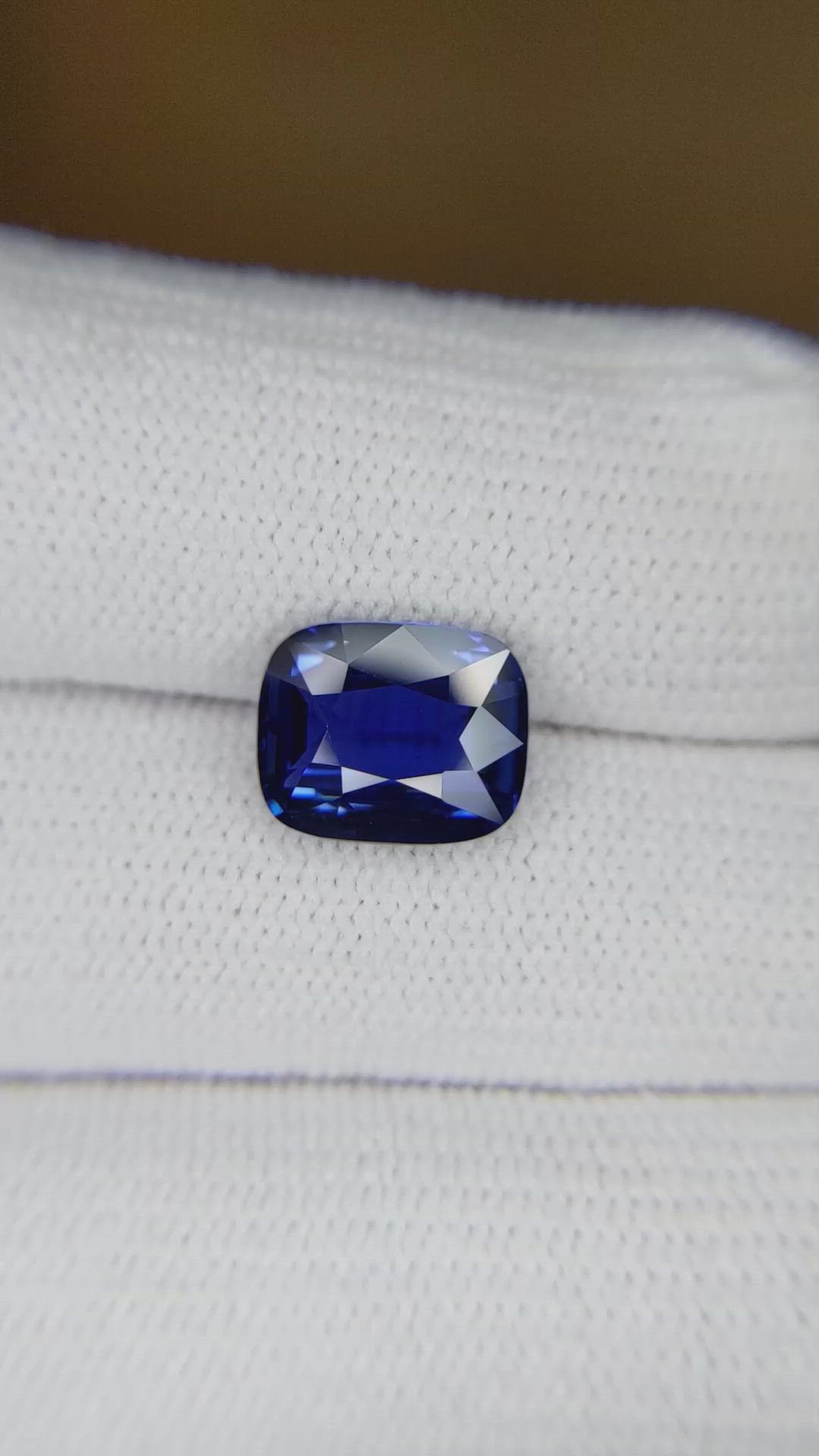 3.52 Ct. Blue Sapphire from Burma (Myanmar) Size Video