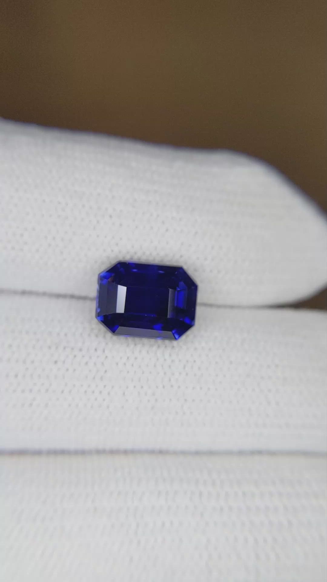 4.06 Ct. Blue Sapphire from Ceylon (Sri Lanka) Size Video