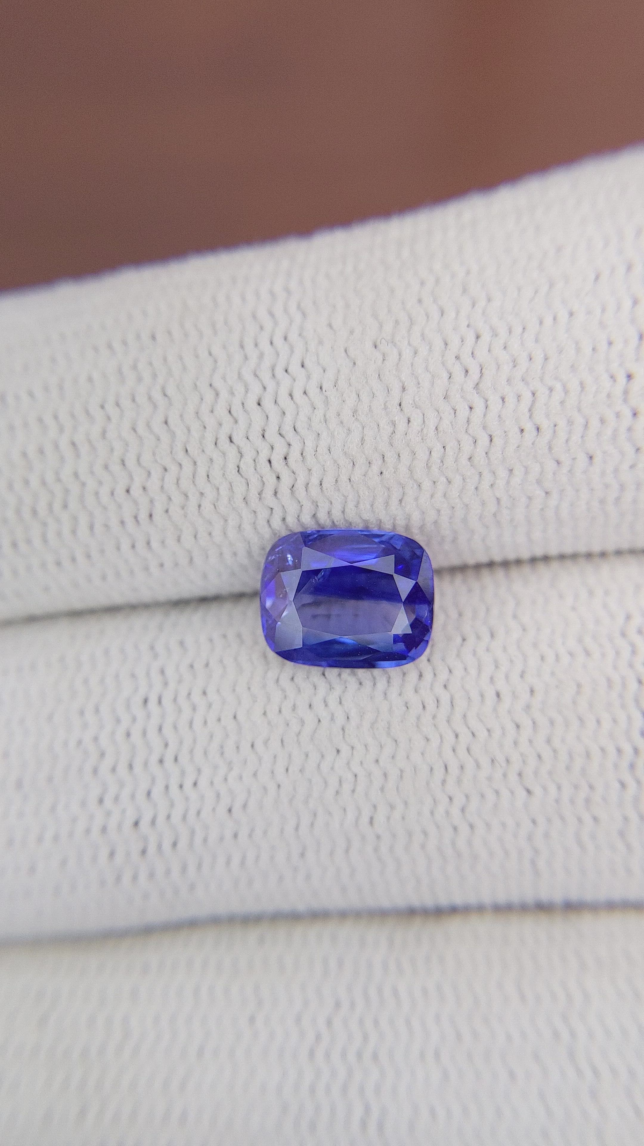 1.96 Ct. Bi Color Sapphire from Ceylon (Sri Lanka) Size Video