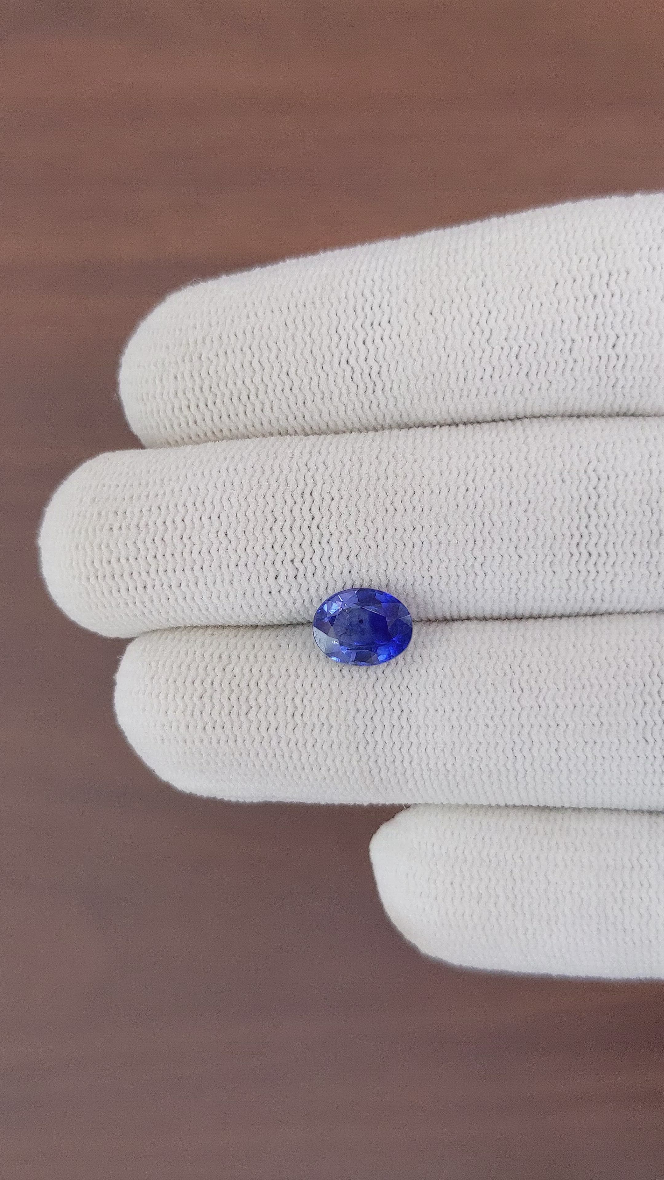 1.78 Ct. Blue Sapphire from Ceylon (Sri Lanka) Size Video