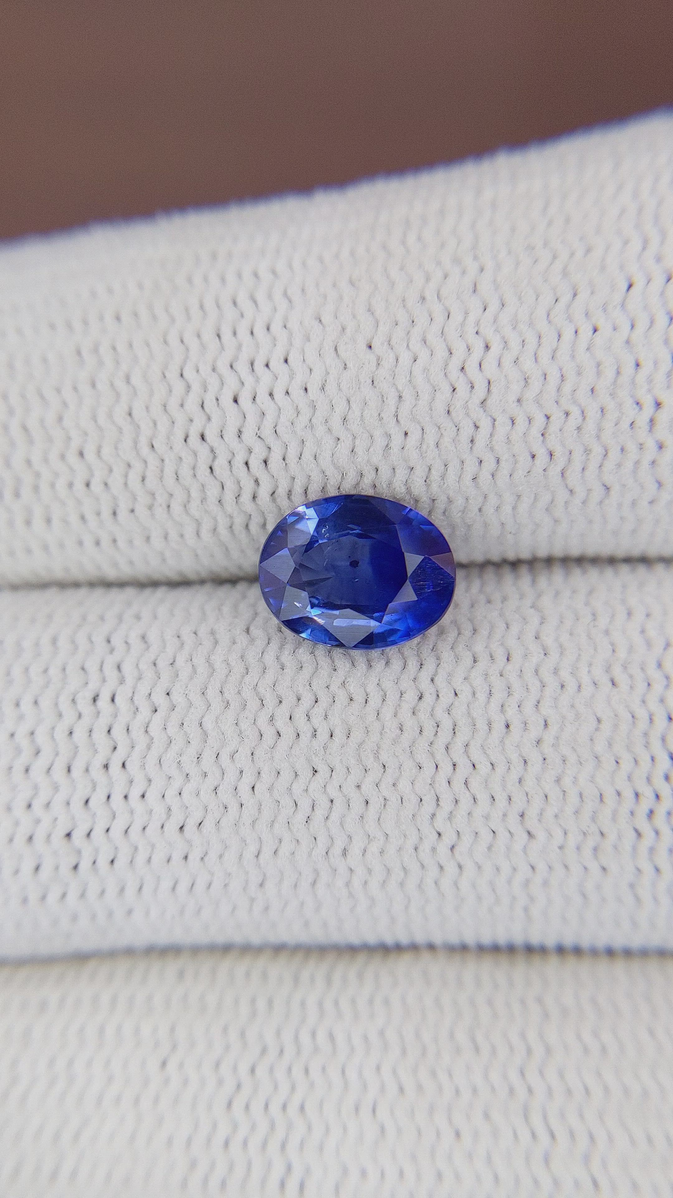 1.78 Ct. Blue Sapphire from Ceylon (Sri Lanka) Size Video