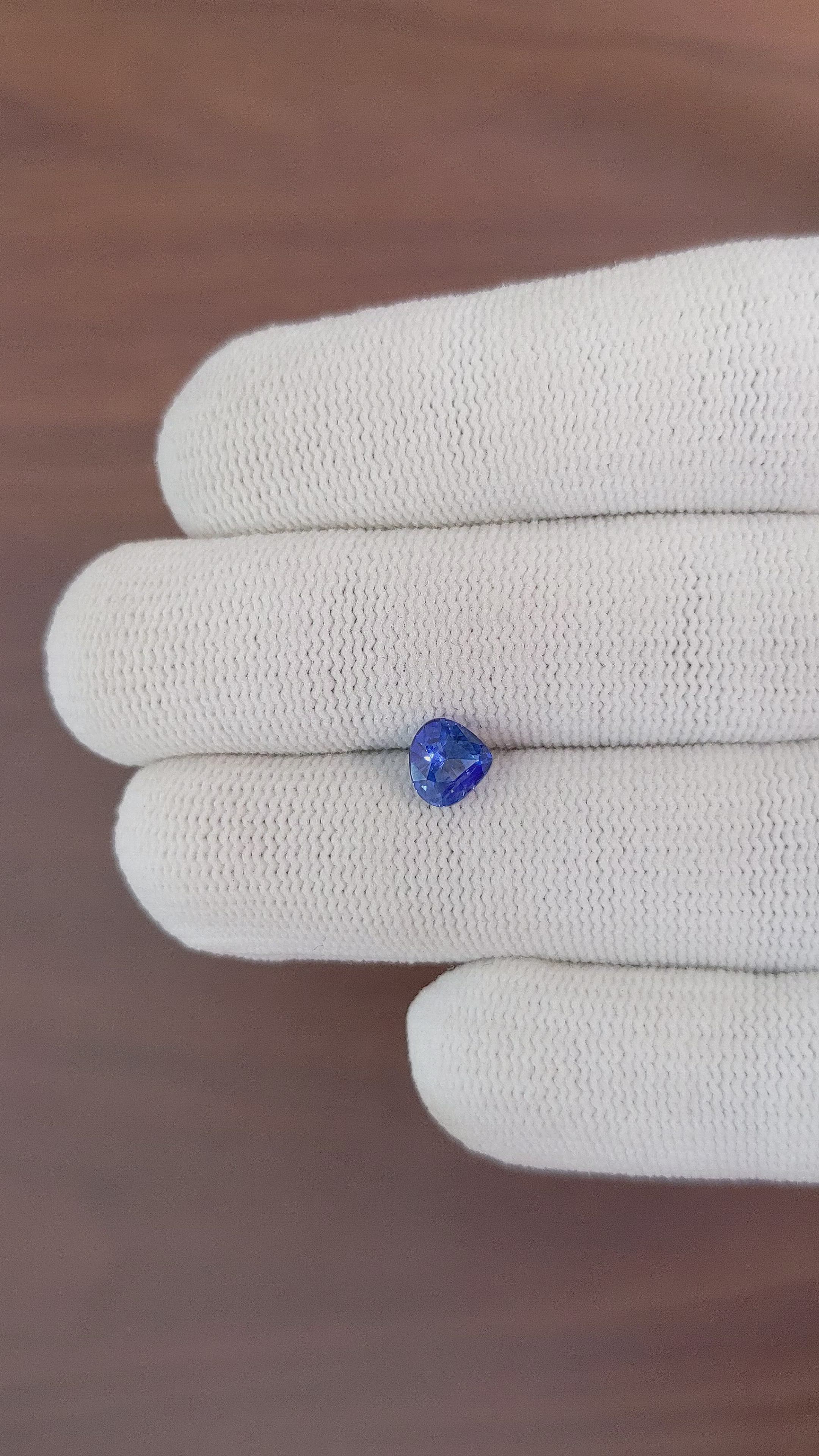 1.01 Ct. Blue Sapphire from Ceylon (Sri Lanka) Size Video