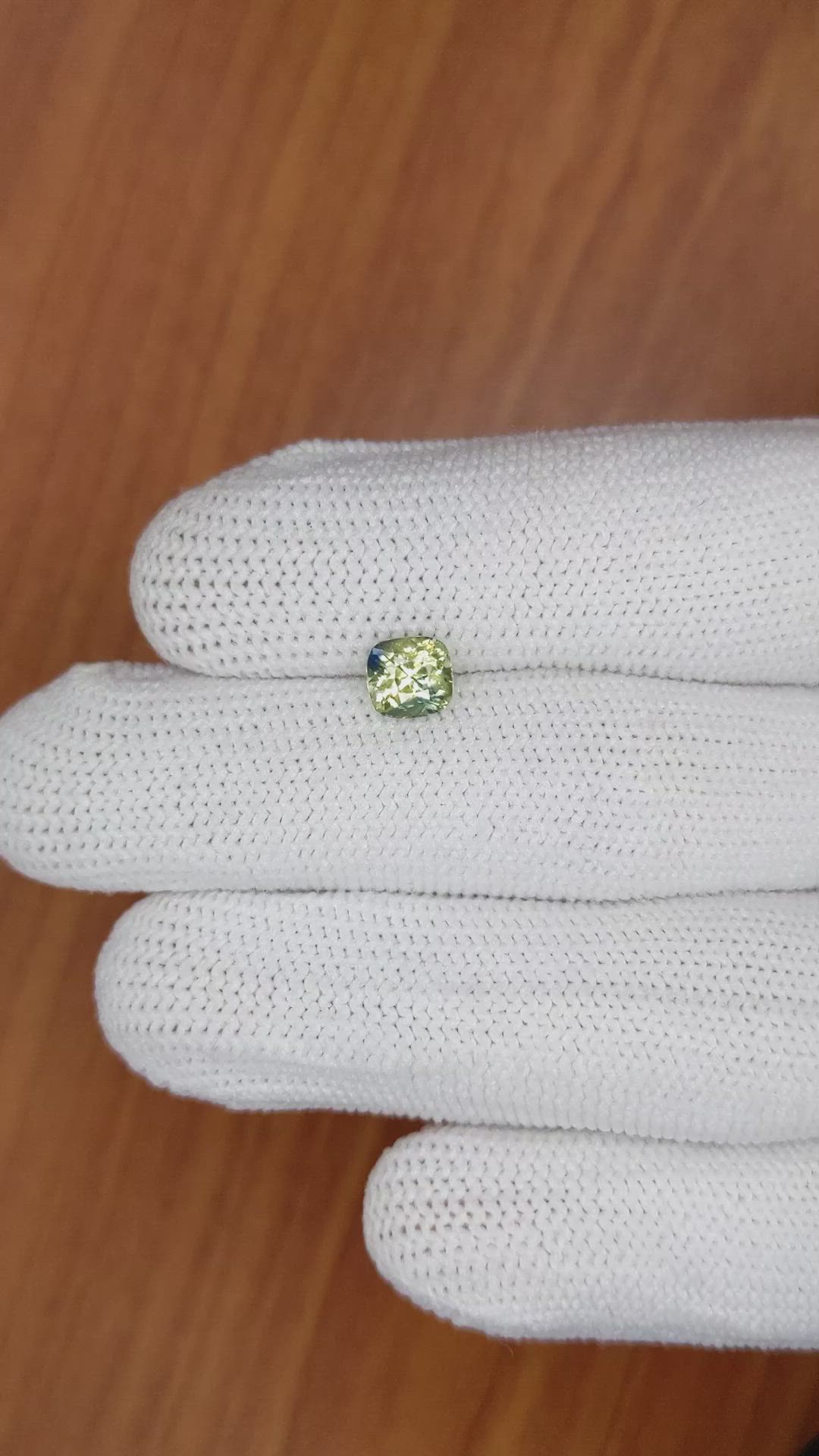 1.34 Ct. Bi Color Sapphire from Ceylon (Sri Lanka) Size Video
