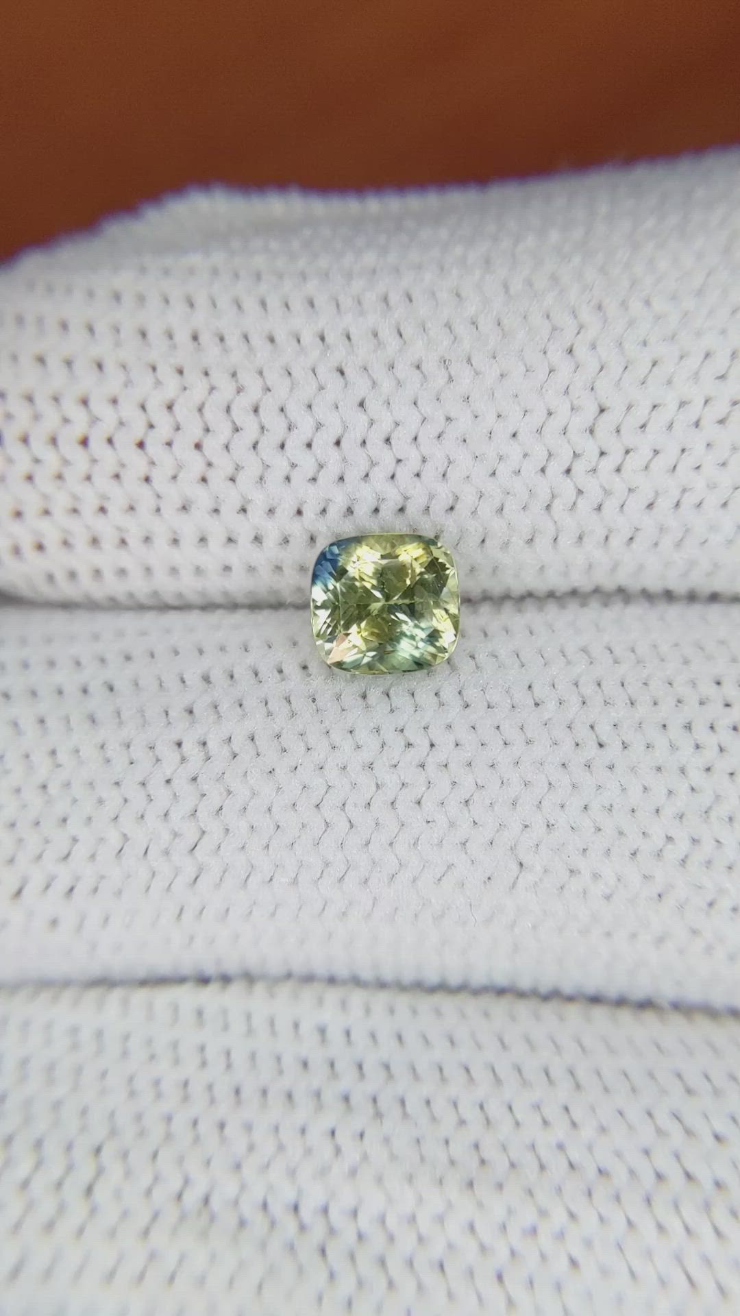 1.34 Ct. Bi Color Sapphire from Ceylon (Sri Lanka) Size Video