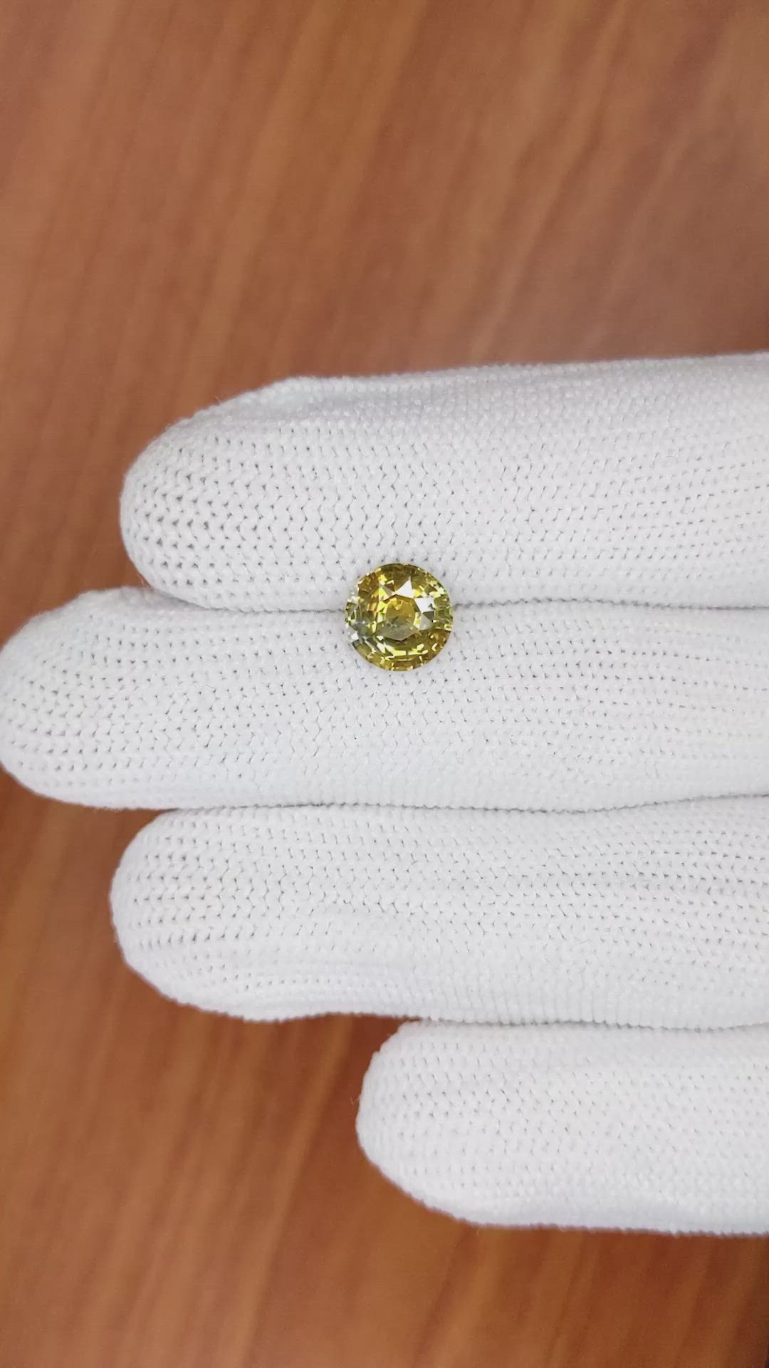 2.23 Ct. Bi Color / Parti Sapphire from Ceylon (Sri Lanka) Size Video