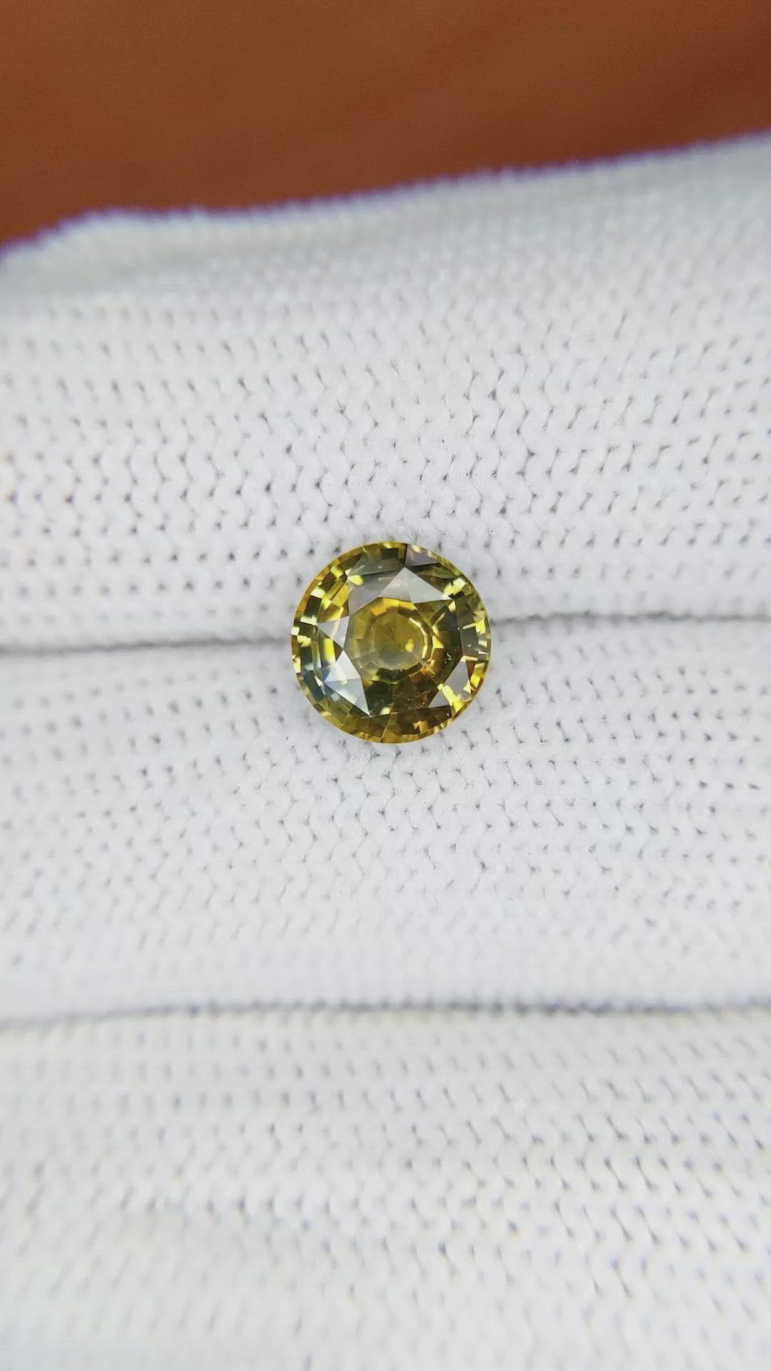 2.23 Ct. Bi Color / Parti Sapphire from Ceylon (Sri Lanka) Size Video