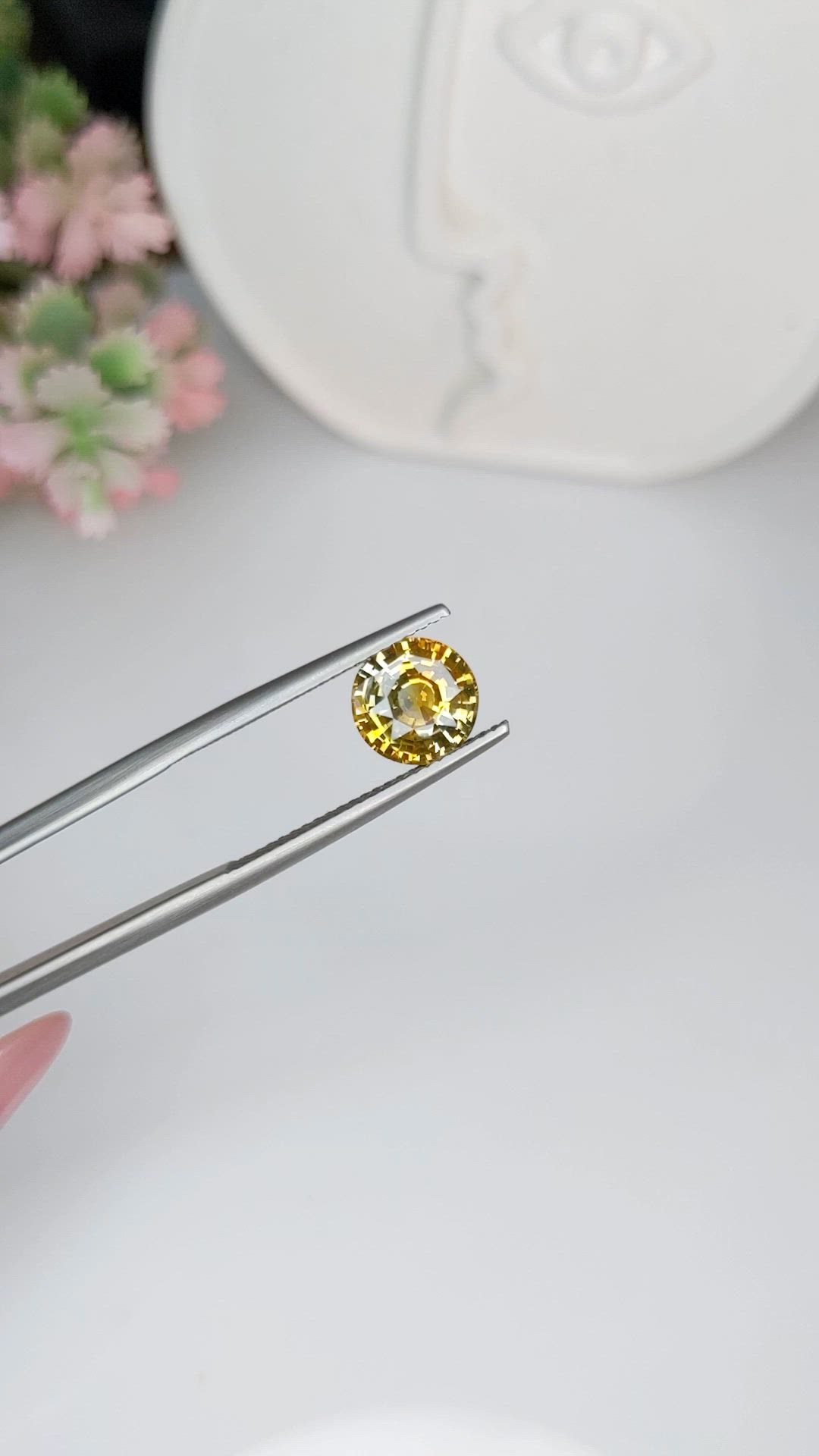 2.23 Ct. Bi Color / Parti Sapphire from Ceylon (Sri Lanka) Size Video