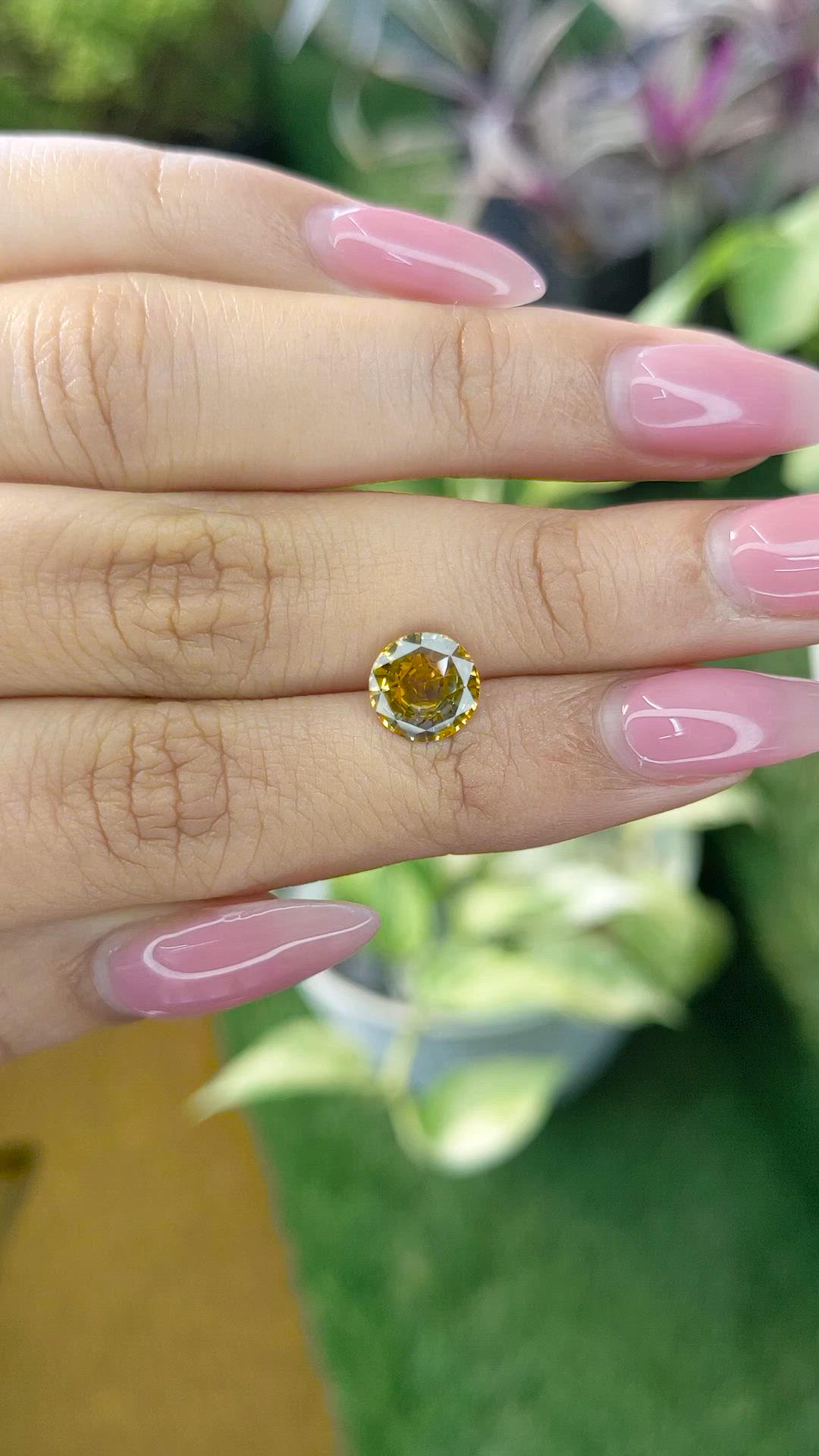 2.23 Ct. Bi Color / Parti Sapphire from Ceylon (Sri Lanka) Size Video