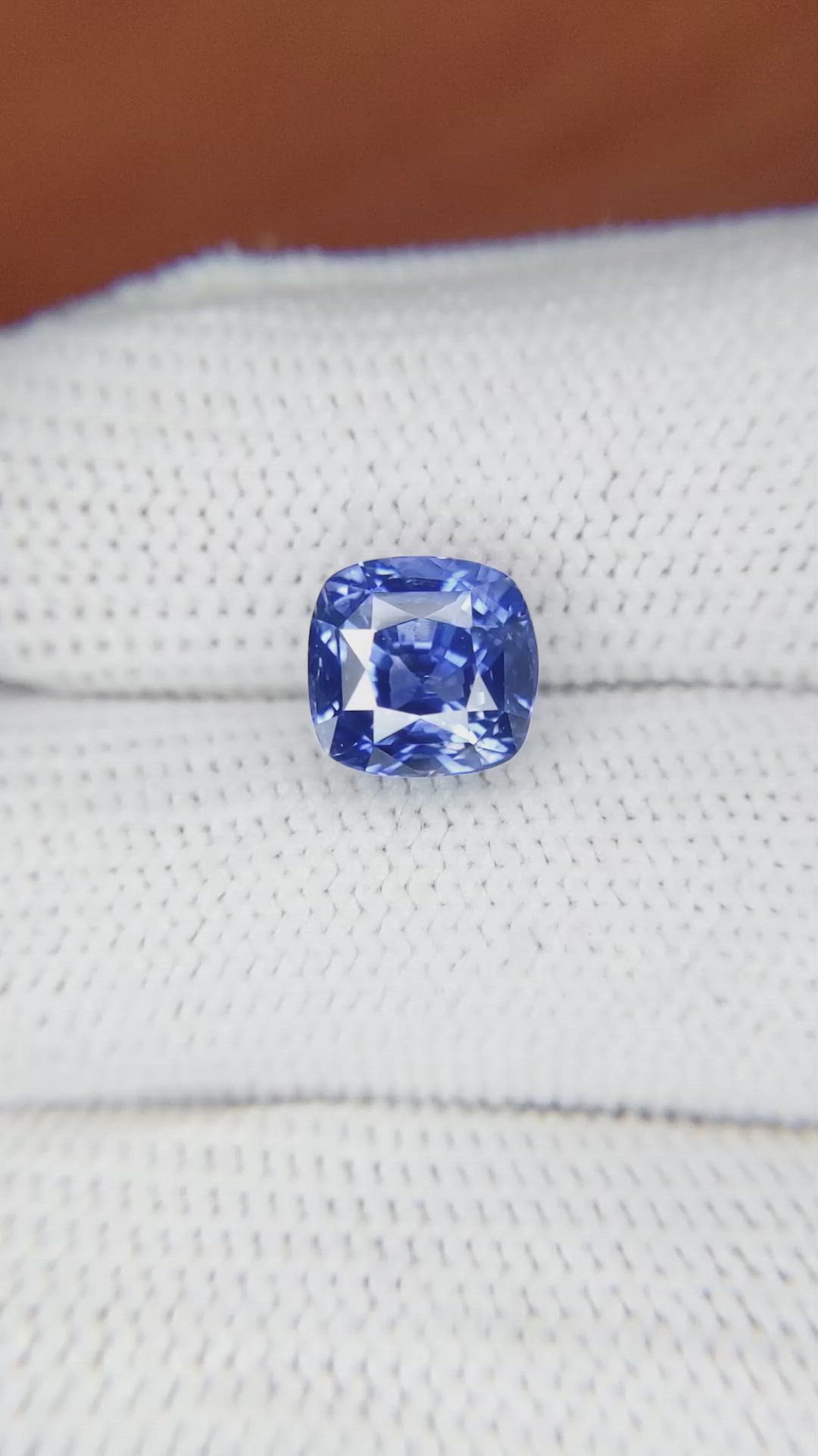 5.13 Ct. Blue Sapphire from Ceylon (Sri Lanka) Size Video