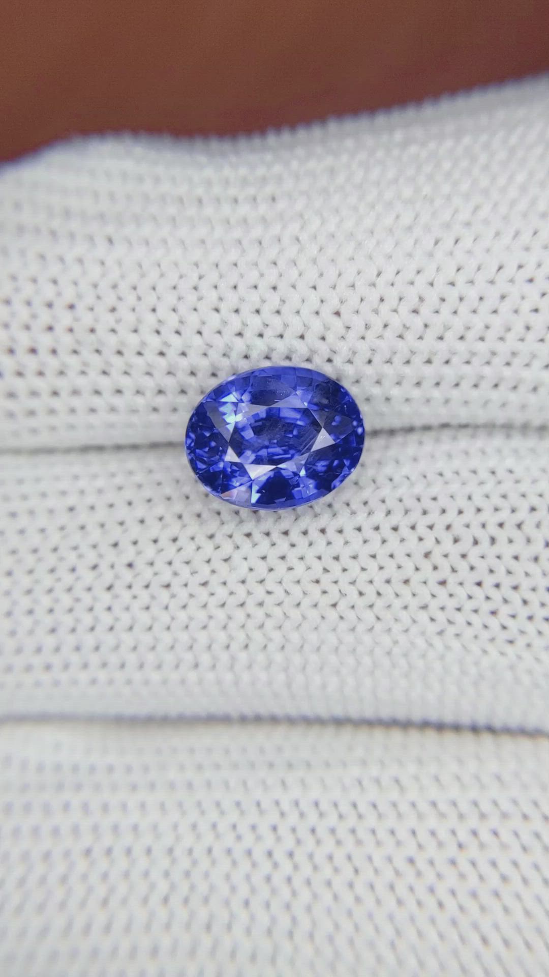 4.04 Ct. Blue Sapphire from Ceylon (Sri Lanka) Size Video