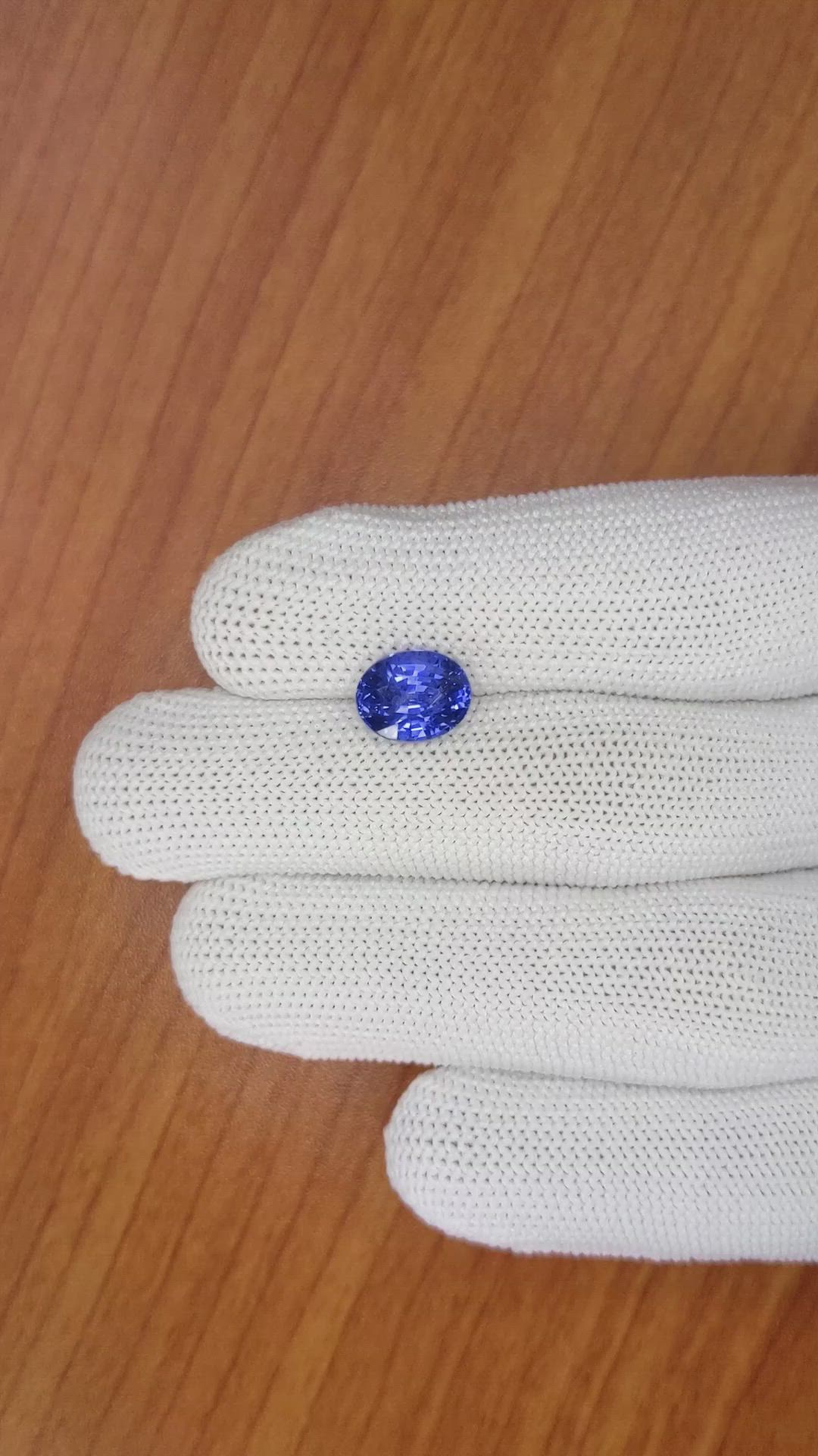 4.04 Ct. Blue Sapphire from Ceylon (Sri Lanka) Size Video