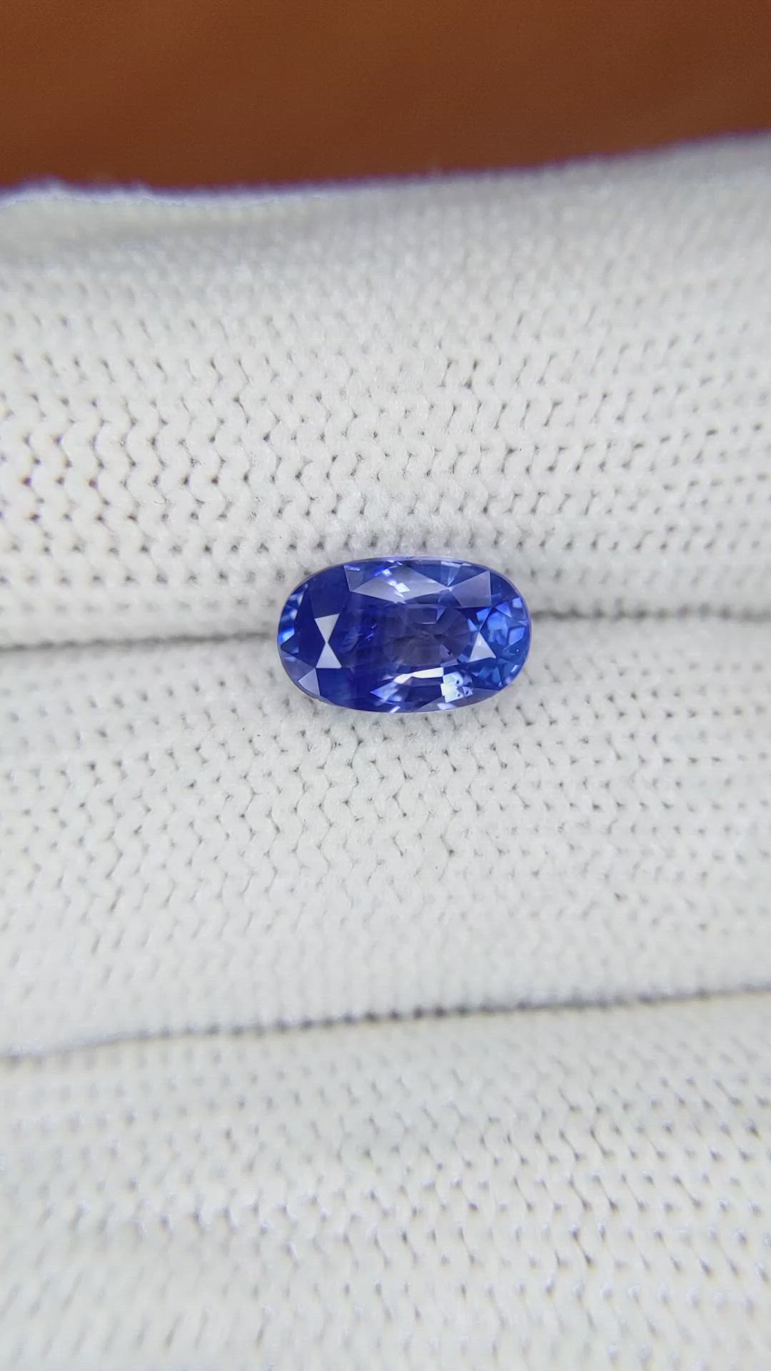 2.89 Ct. Blue Sapphire from Ceylon (Sri Lanka) Size Video