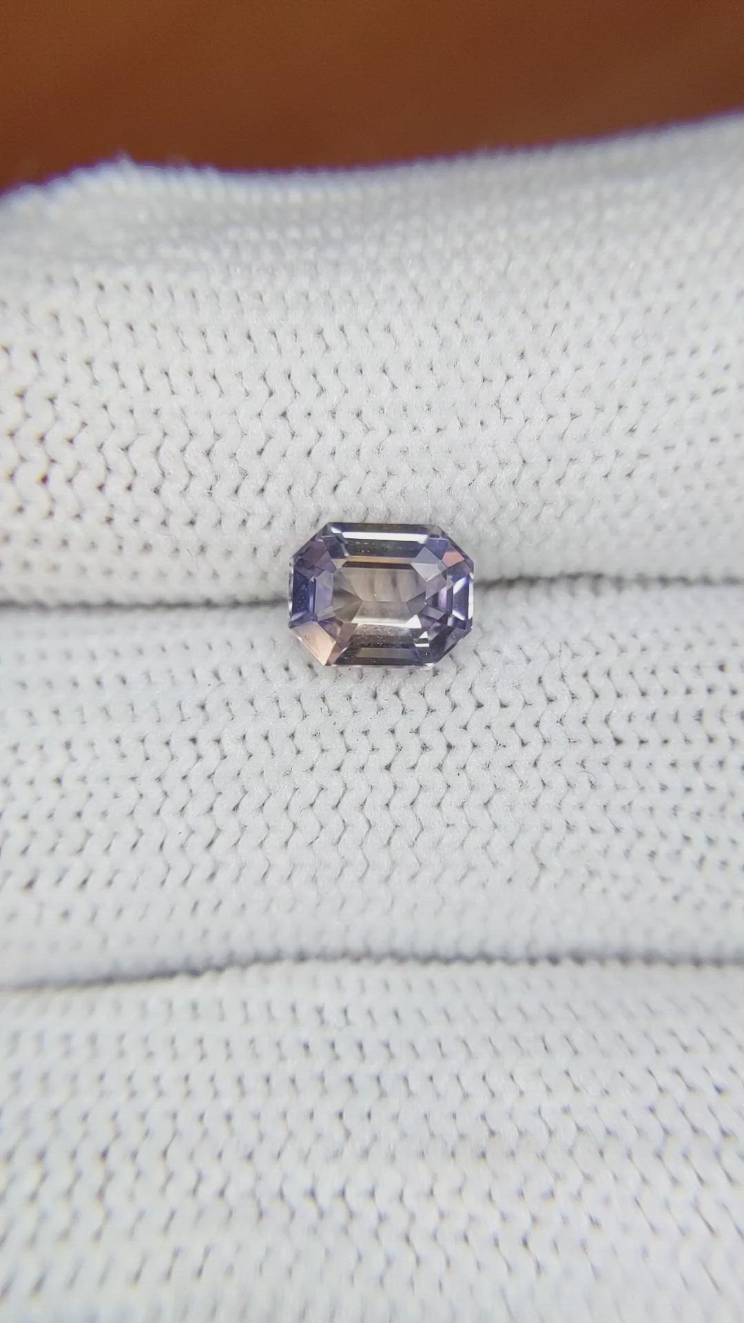 1.72 Ct. Bi Color Sapphire from Ceylon (Sri Lanka) Size Video