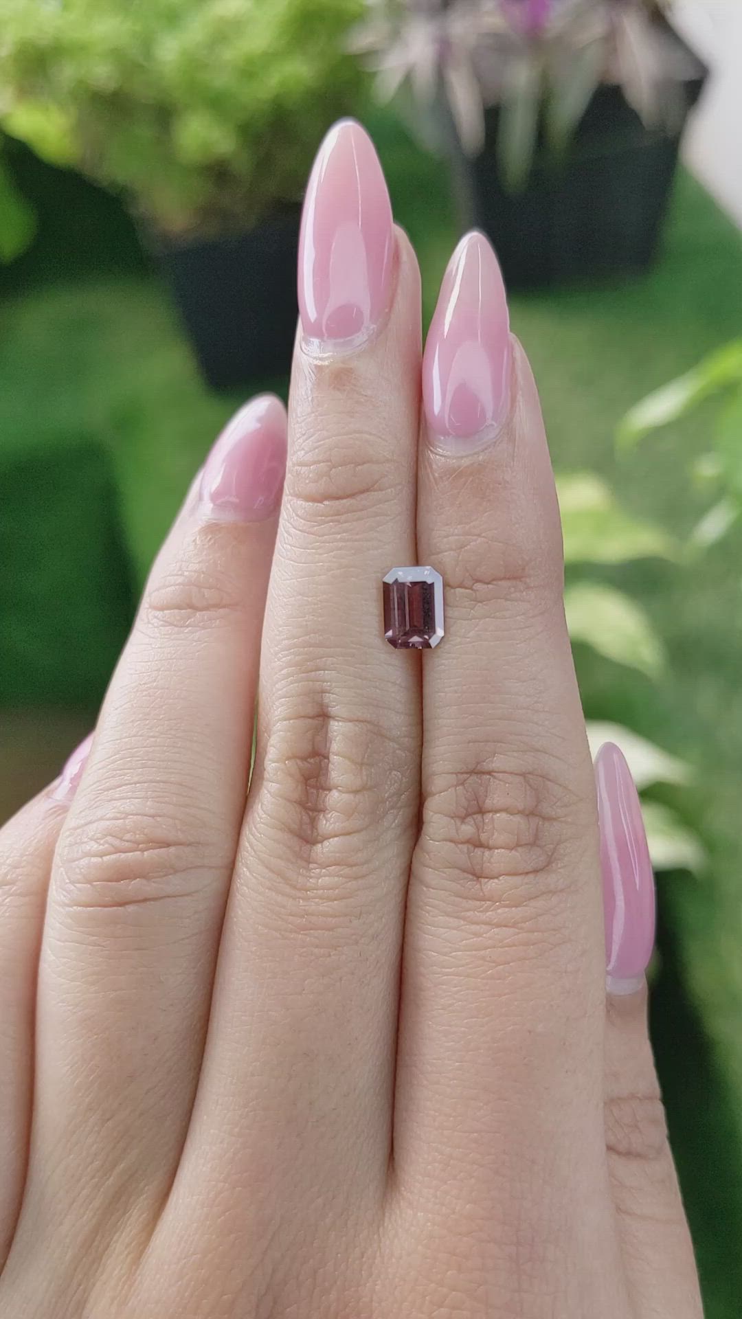 1.23 Ct. Pinkish Brown Sapphire from Ceylon (Sri Lanka) Size Video