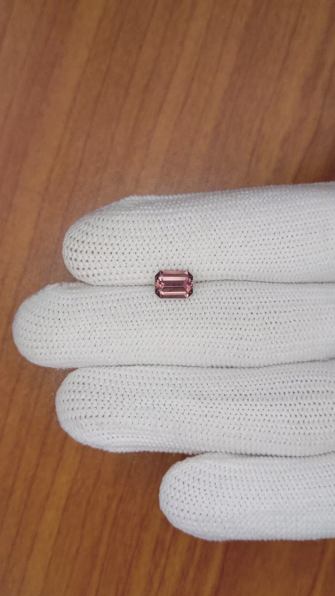 1.23 Ct. Pinkish Brown Sapphire from Ceylon (Sri Lanka) Size Video