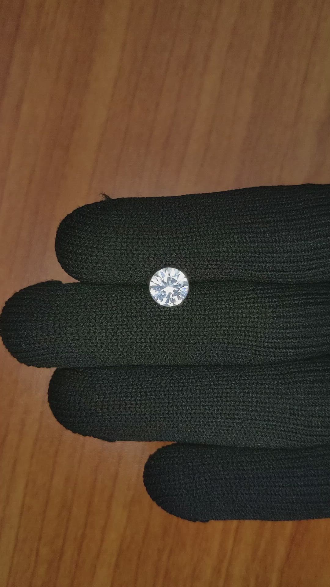 1.58 Ct. White Sapphire from Ceylon (Sri Lanka) Size Video