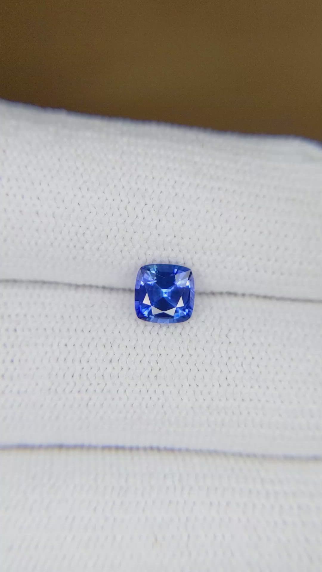 1.00 Ct. Blue Sapphire from Ceylon (Sri Lanka) Size Video