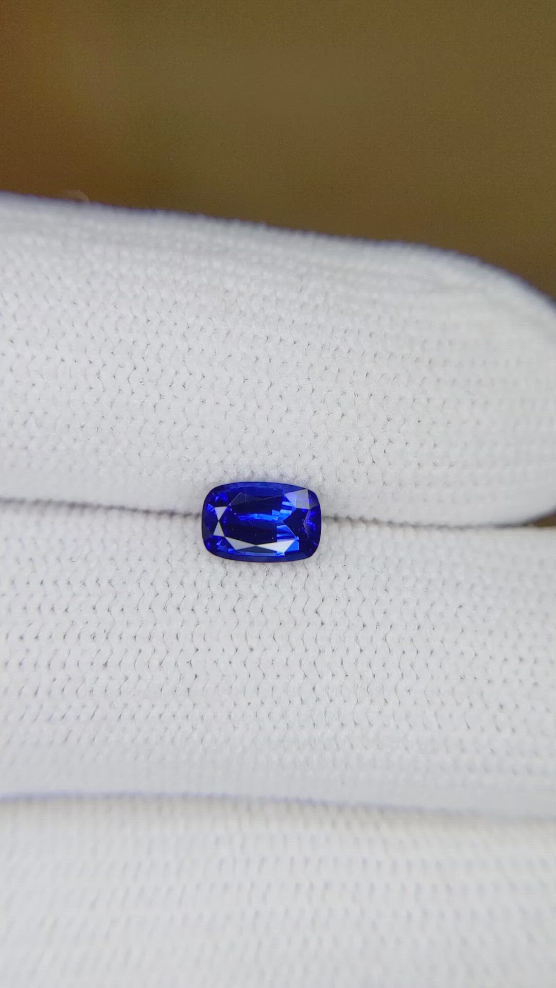0.75 Ct. Blue Sapphire from Ceylon (Sri Lanka) Size Video