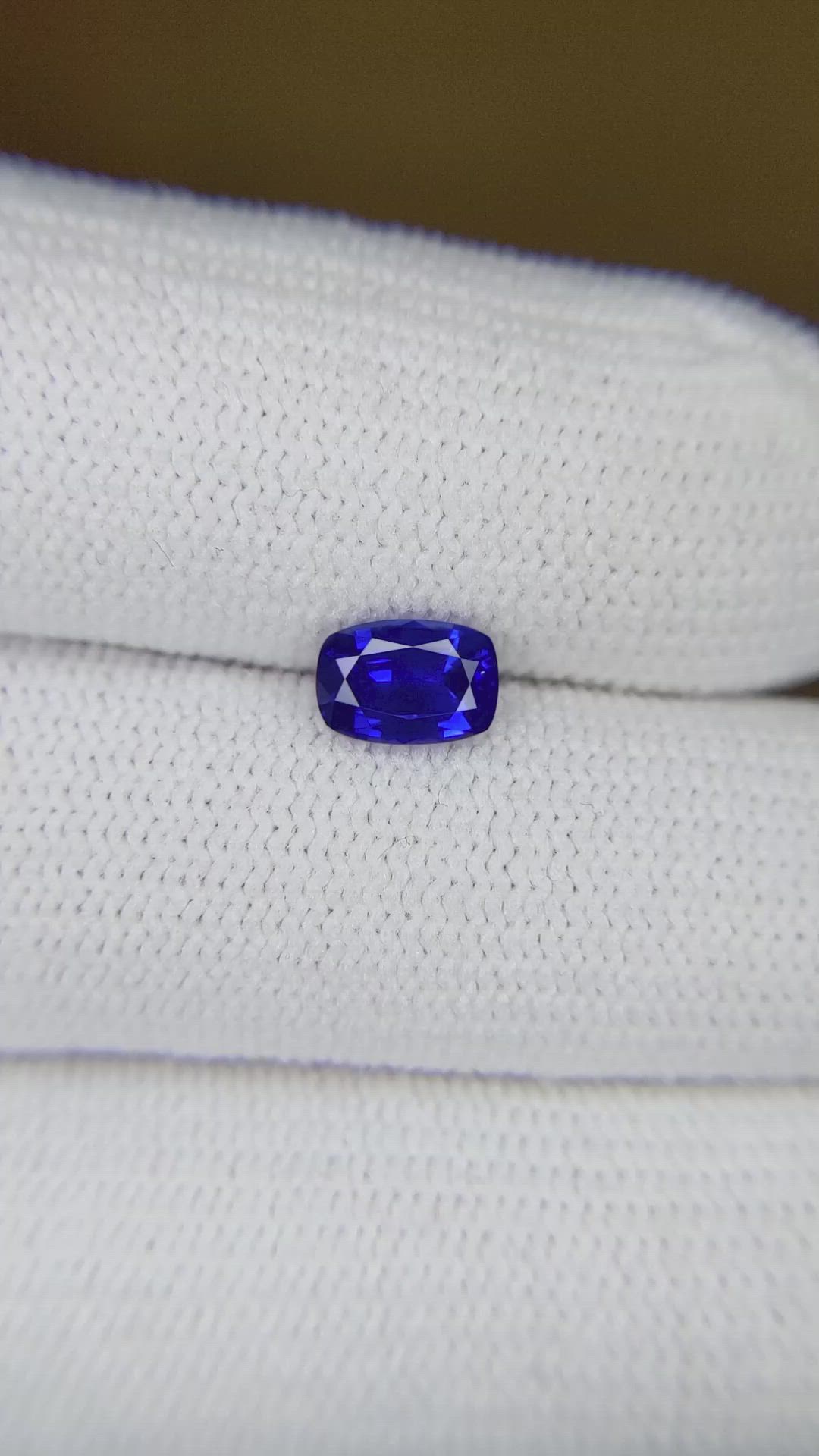 0.95 Ct. Blue Sapphire from Ceylon (Sri Lanka) Size Video