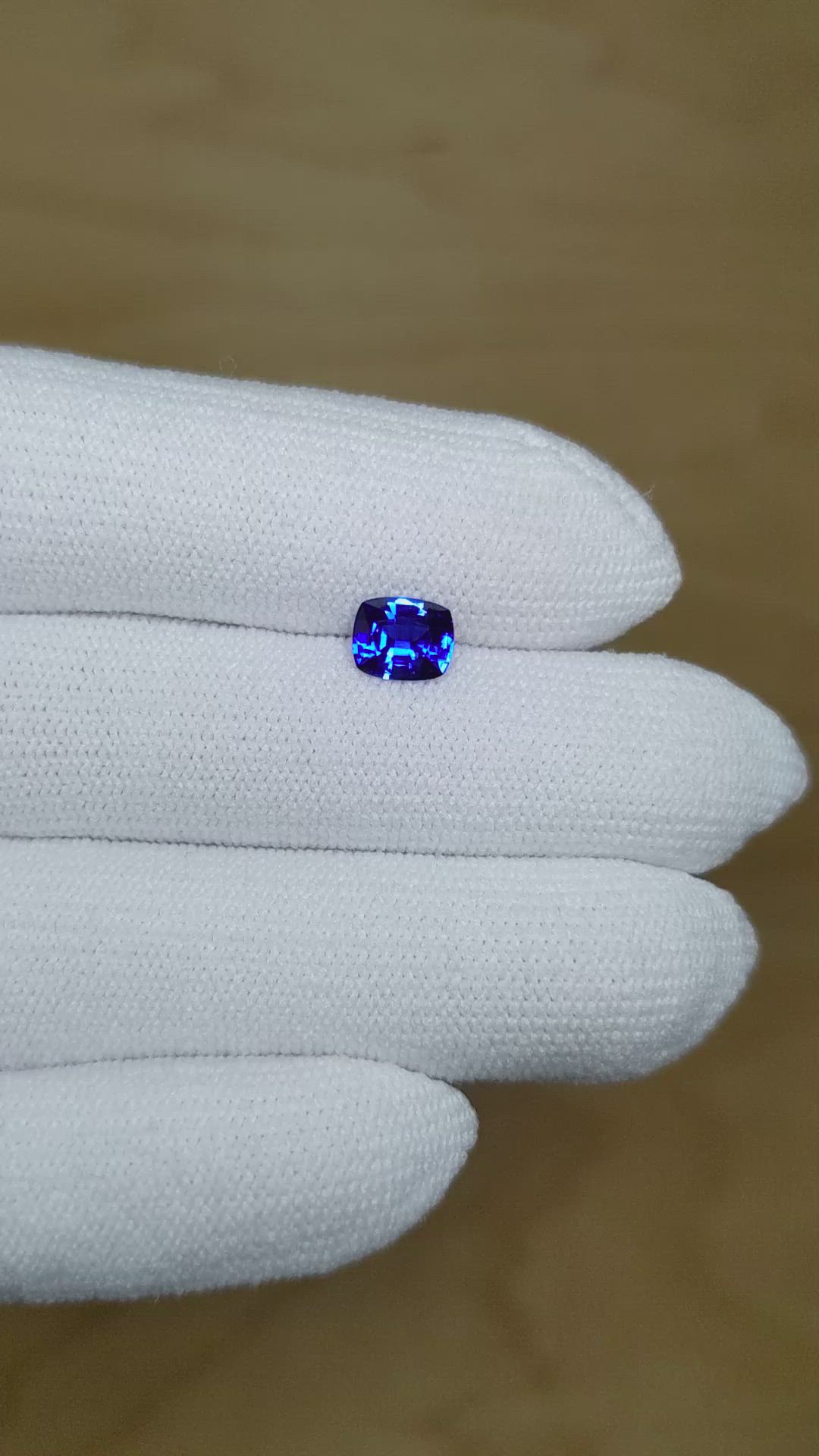 1.01 Ct. Blue Sapphire from Ceylon (Sri Lanka) Size Video
