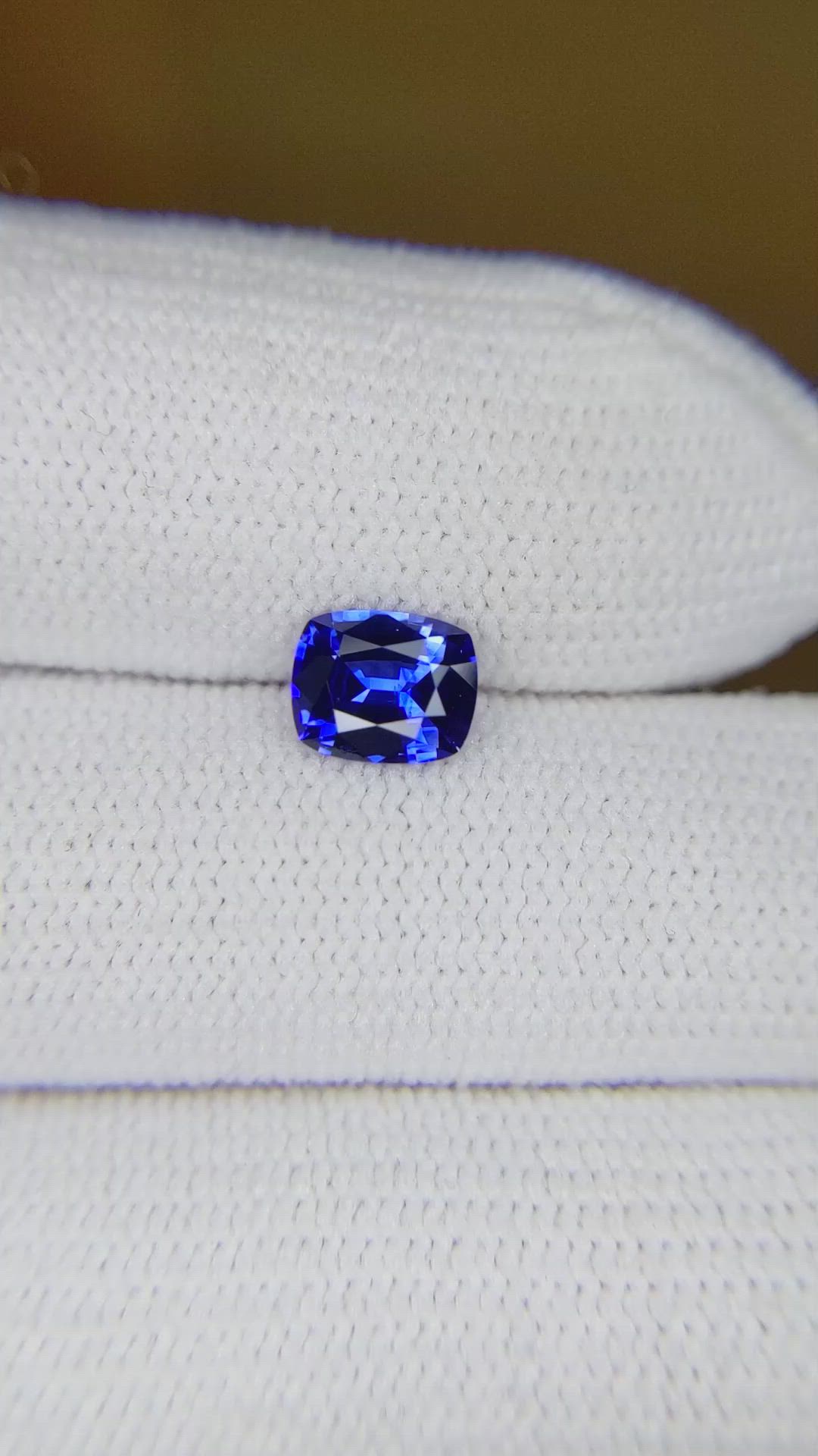 1.01 Ct. Blue Sapphire from Ceylon (Sri Lanka) Size Video