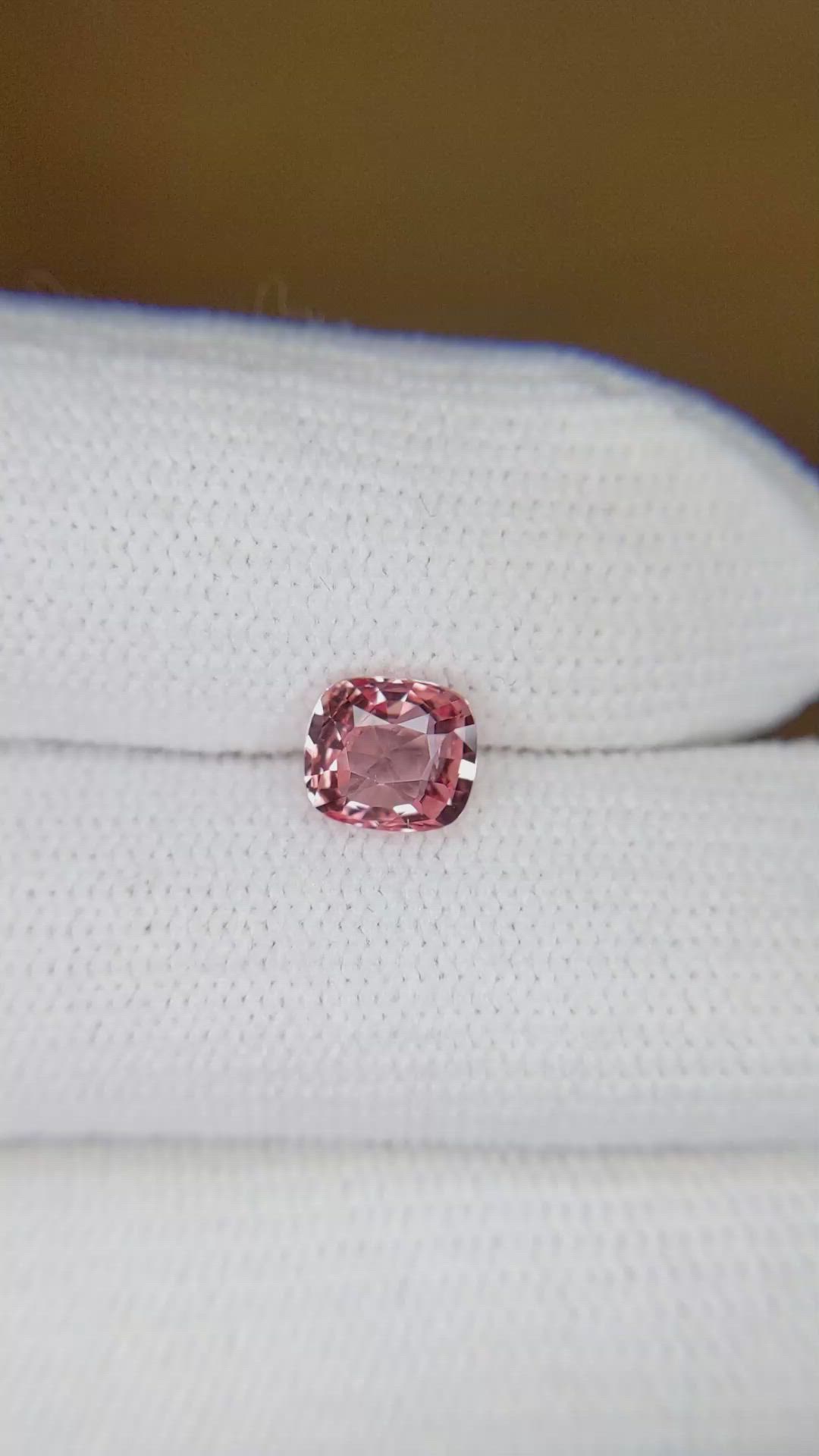 1.09 Ct. Padparadscha Sapphire from Ceylon (Sri Lanka) Size Video