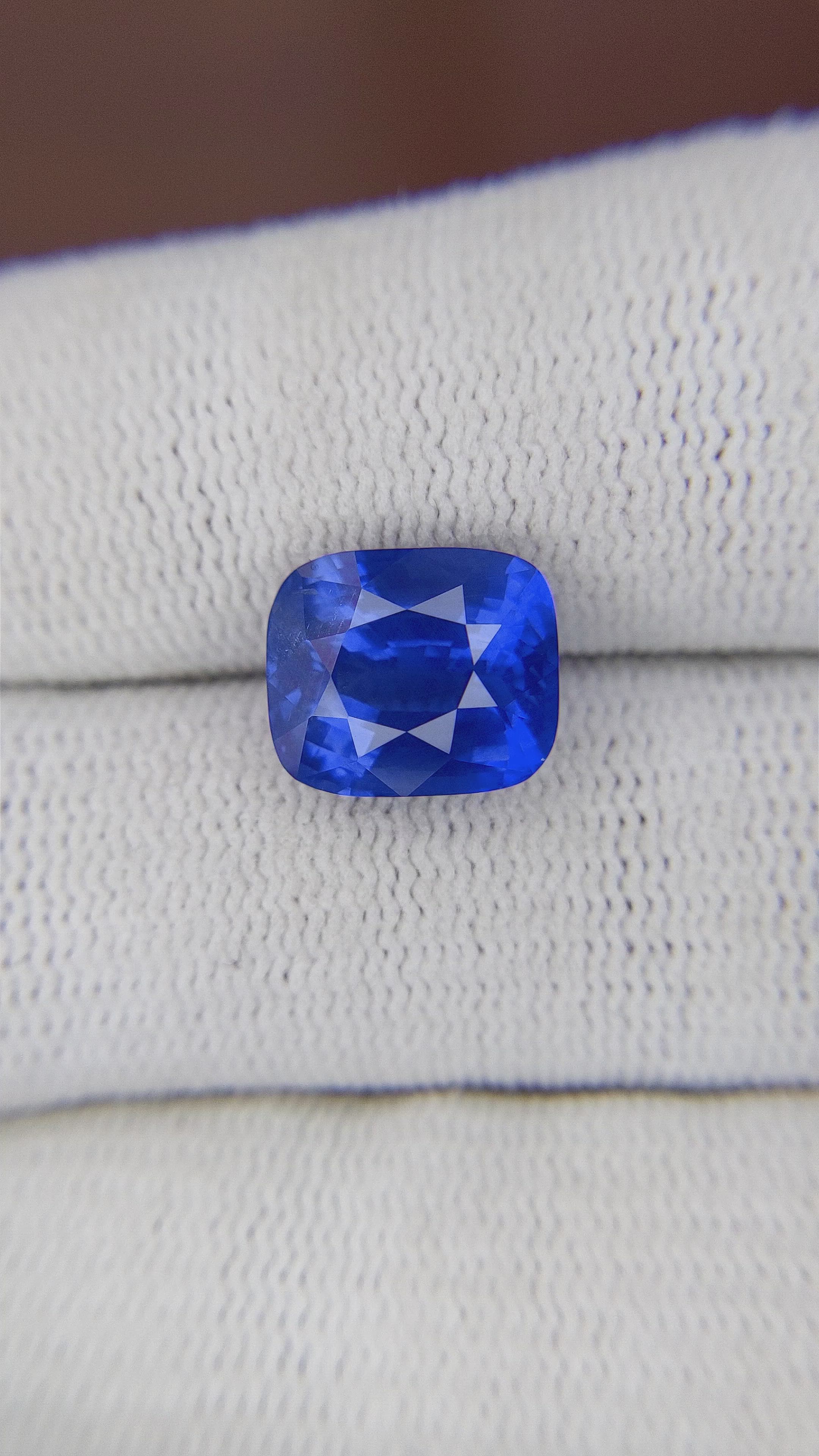 6.05 Ct. Blue Sapphire from Ceylon (Sri Lanka) Size Video