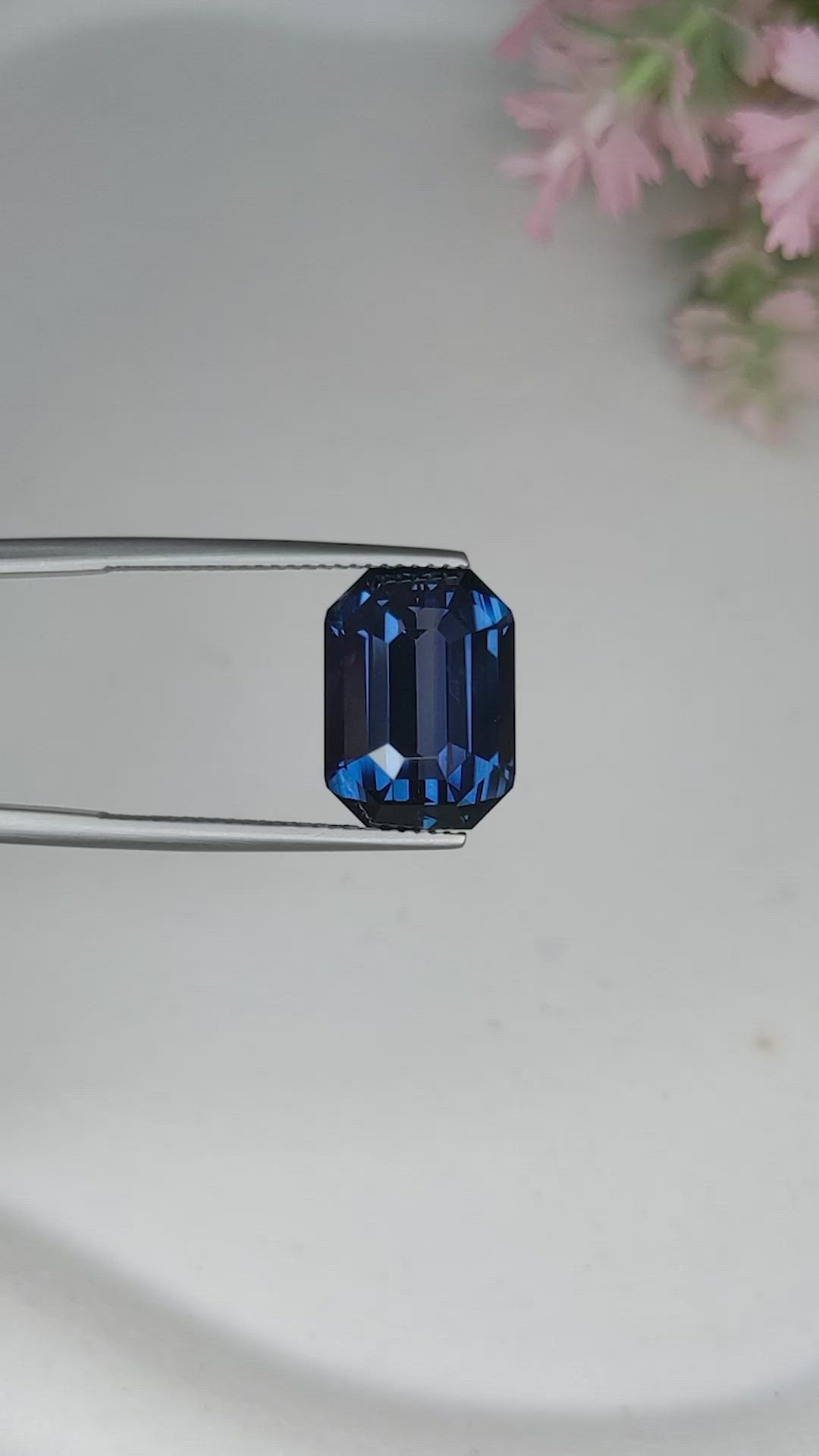 15.09 Ct. Blue Sapphire from Ceylon (Sri Lanka) Size Video