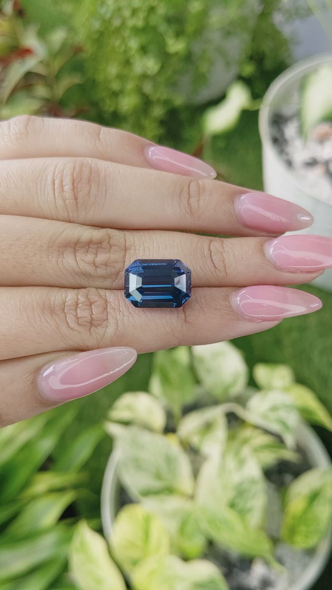 15.09 Ct. Blue Sapphire from Ceylon (Sri Lanka) Size Video
